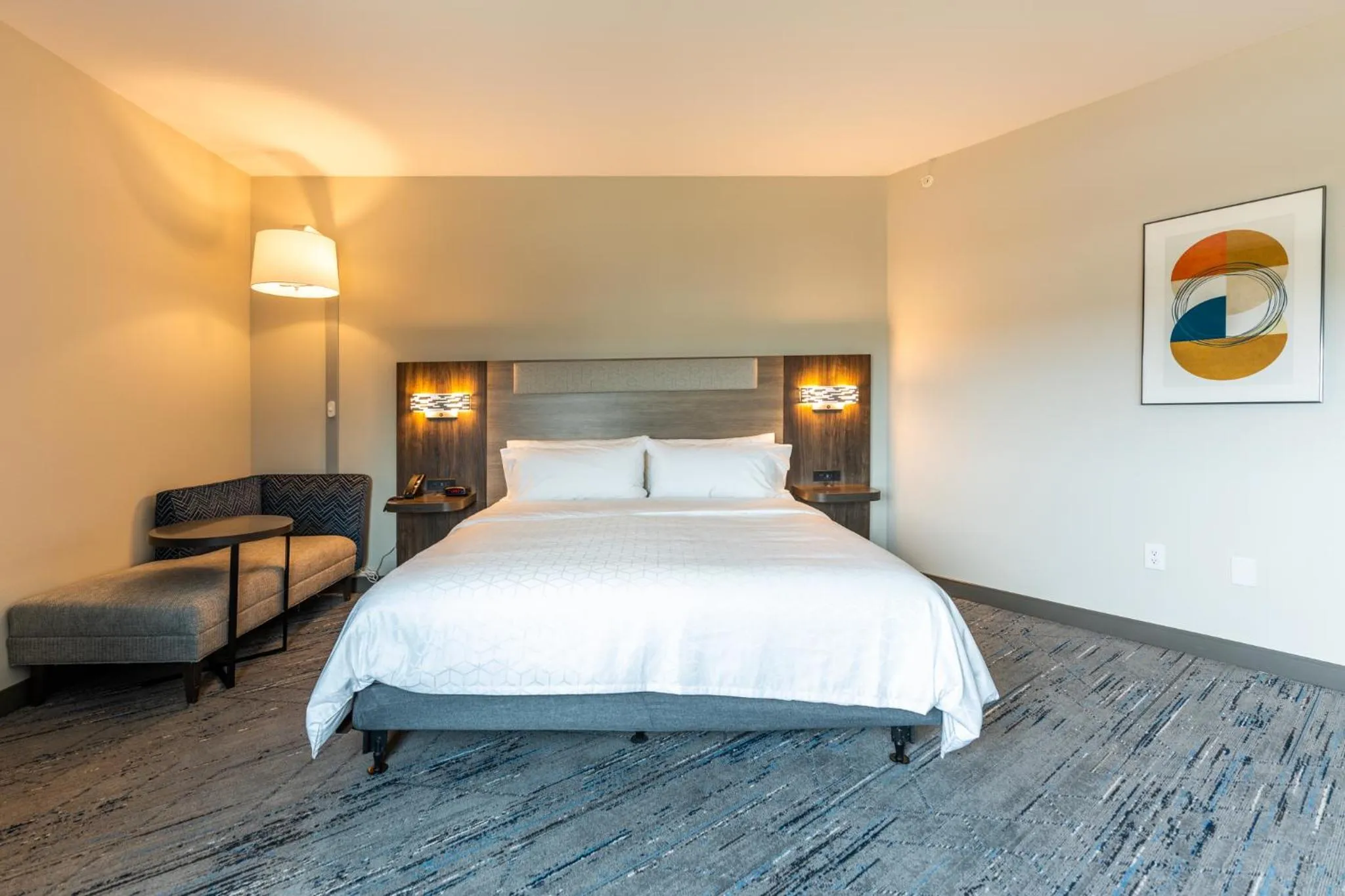 Photo of the whole room, Bed in Holiday Inn Express & Suites Charlottesville by IHG