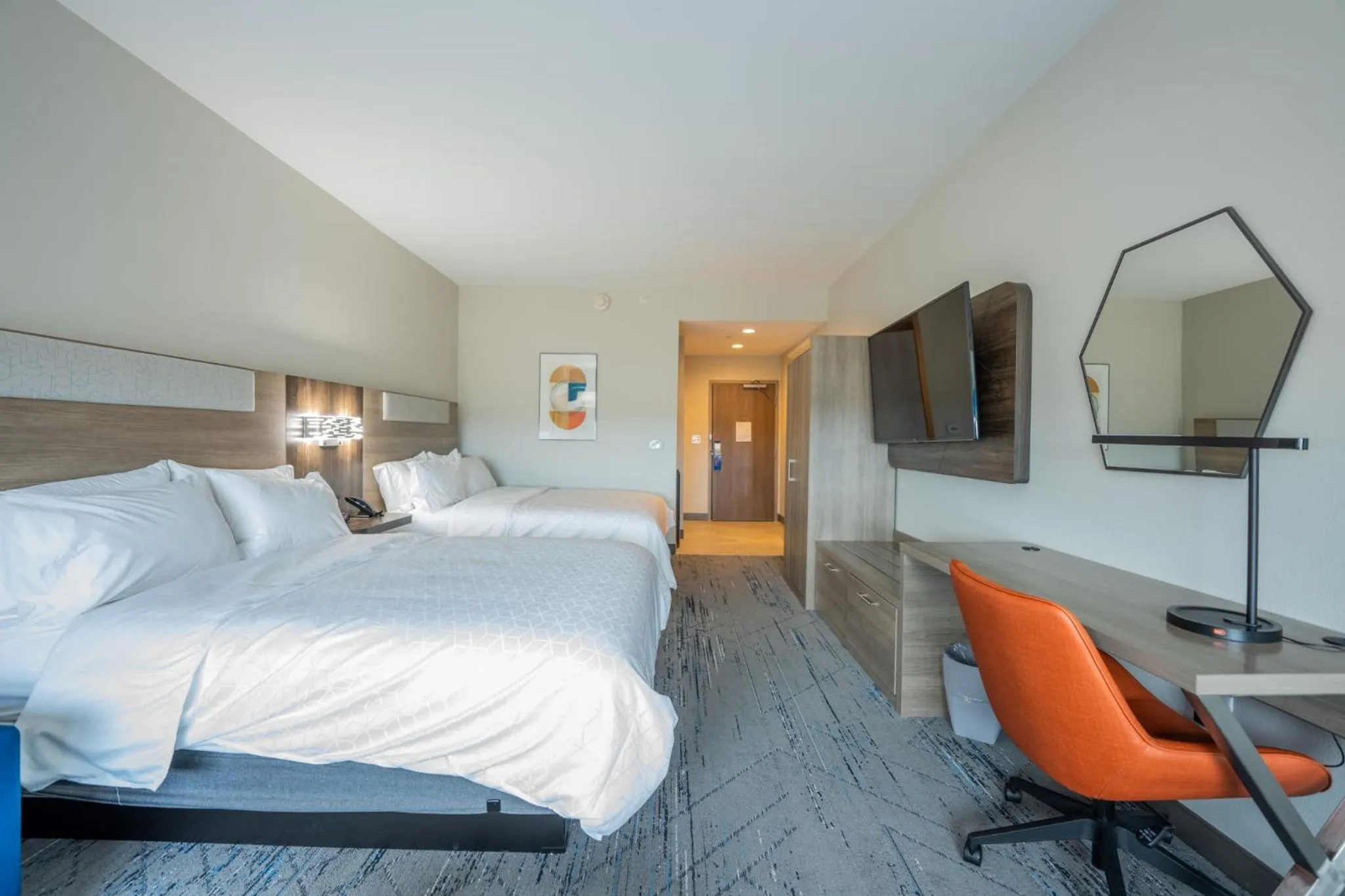 Photo of the whole room, Bed in Holiday Inn Express & Suites Charlottesville by IHG