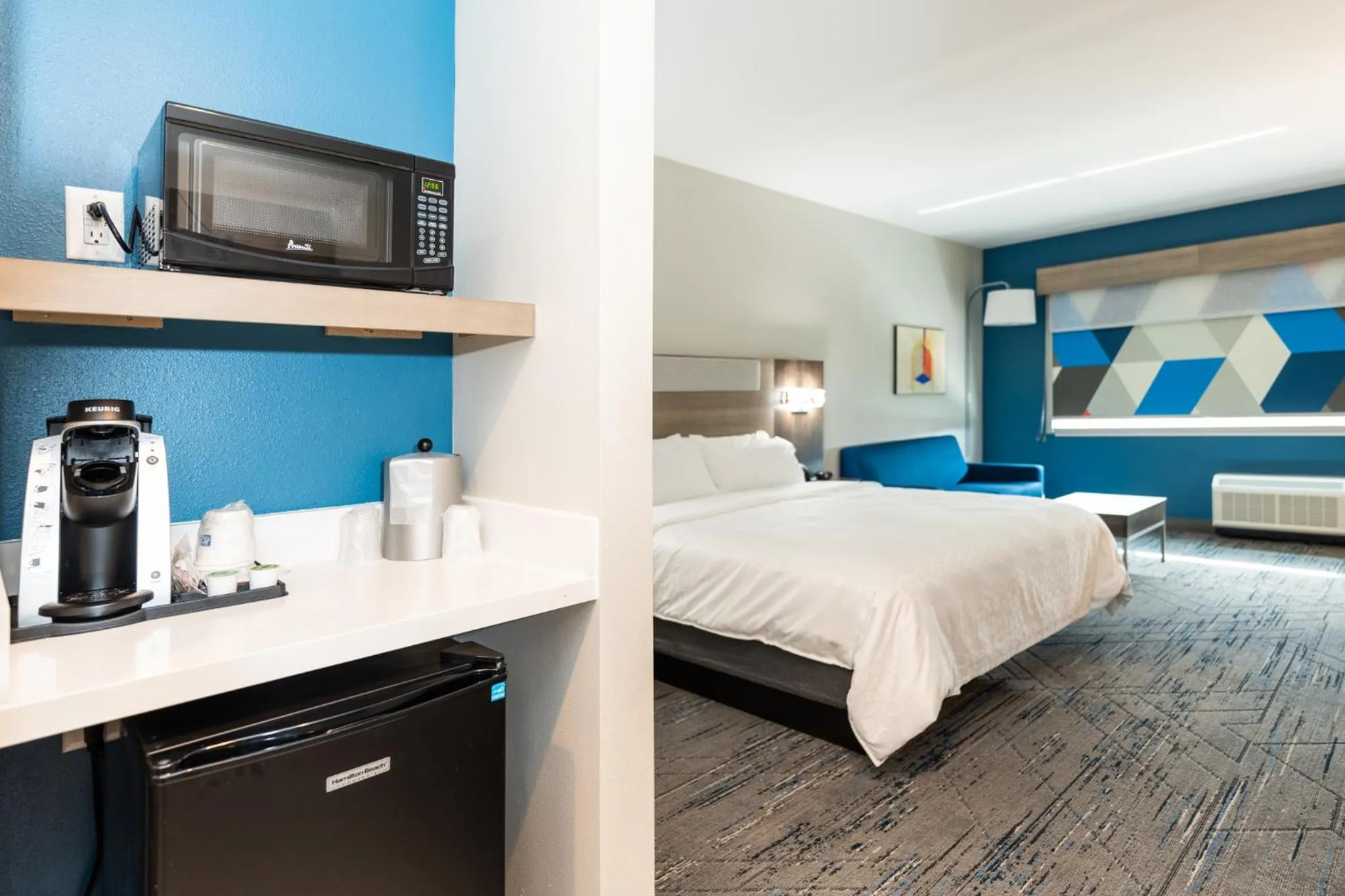 Bedroom, Bed in Holiday Inn Express & Suites Charlottesville by IHG