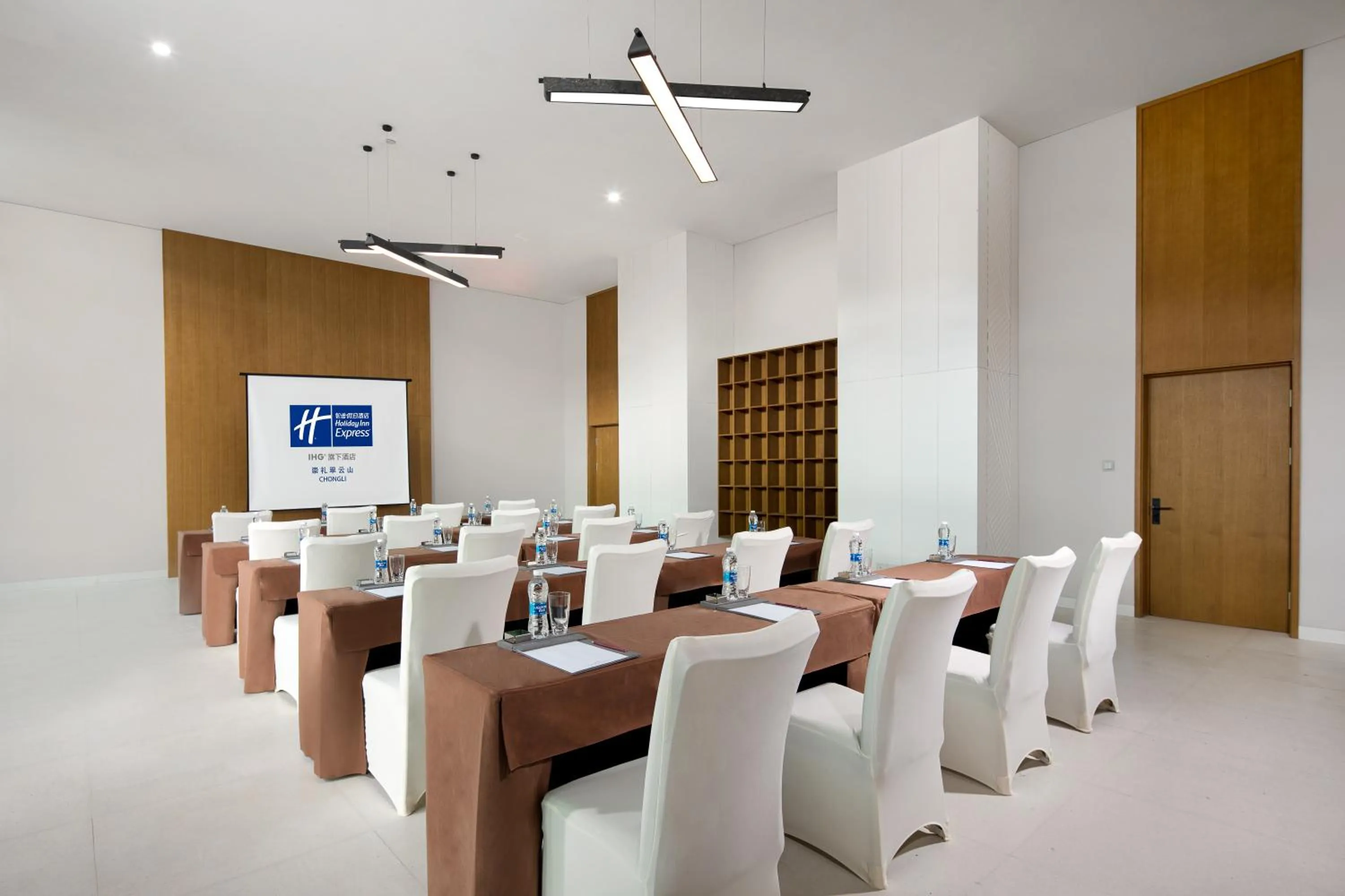 Meeting/conference room in Holiday Inn Express Chongli by IHG