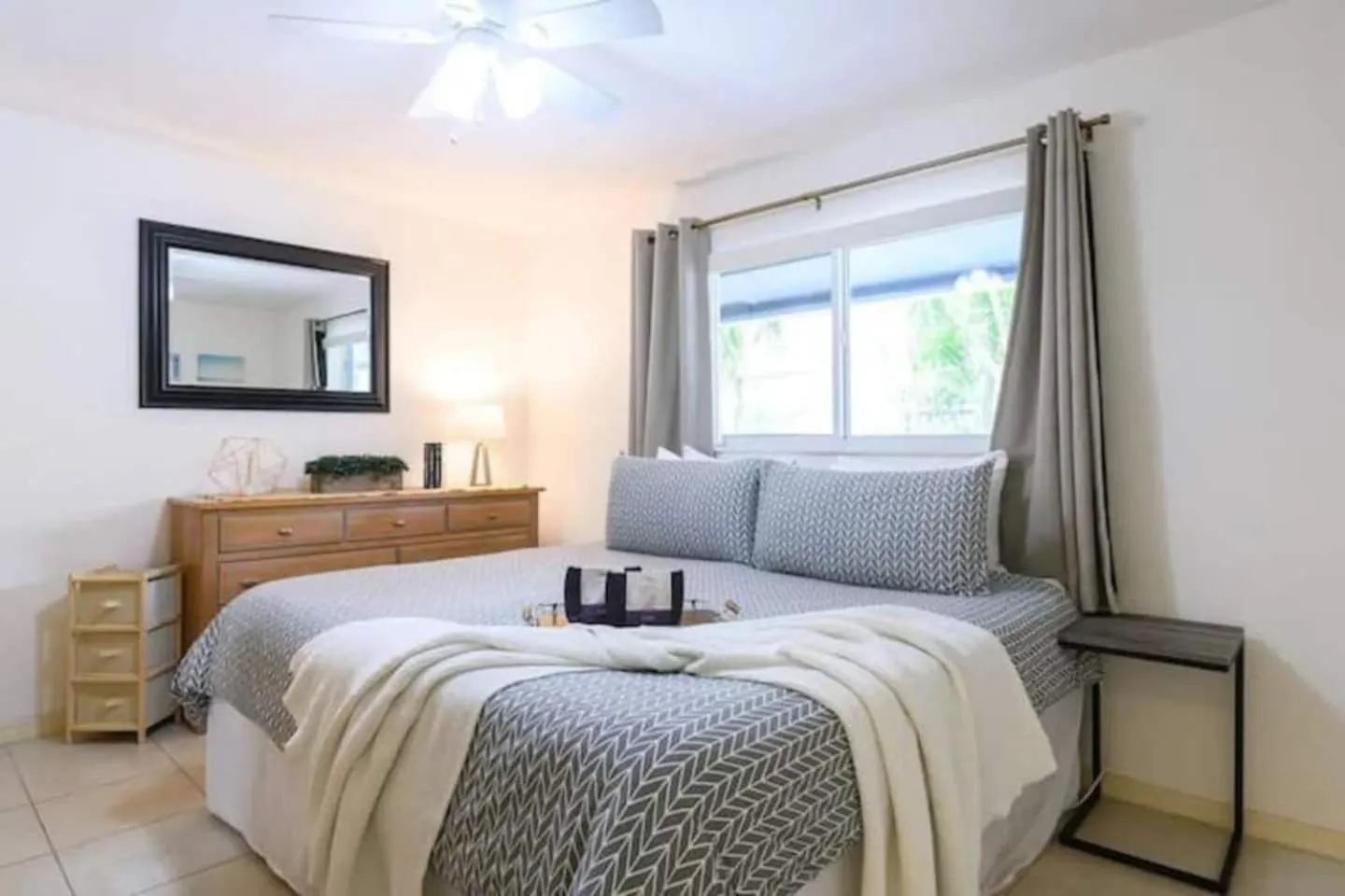 Bed in The Peacock Villa 1 By Pmi