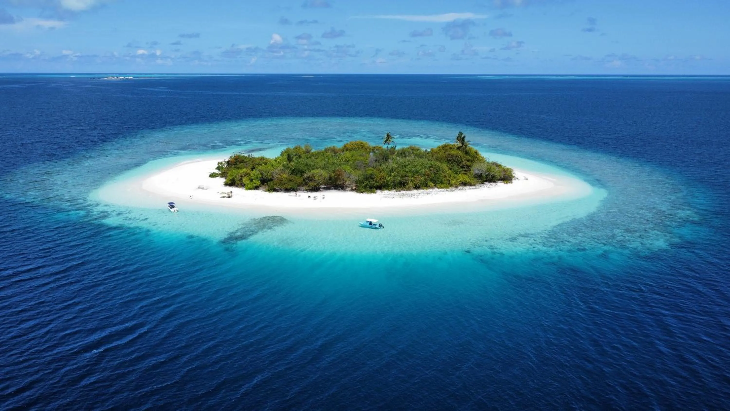 Bird's eye view in Origami Inn Himandhoo
