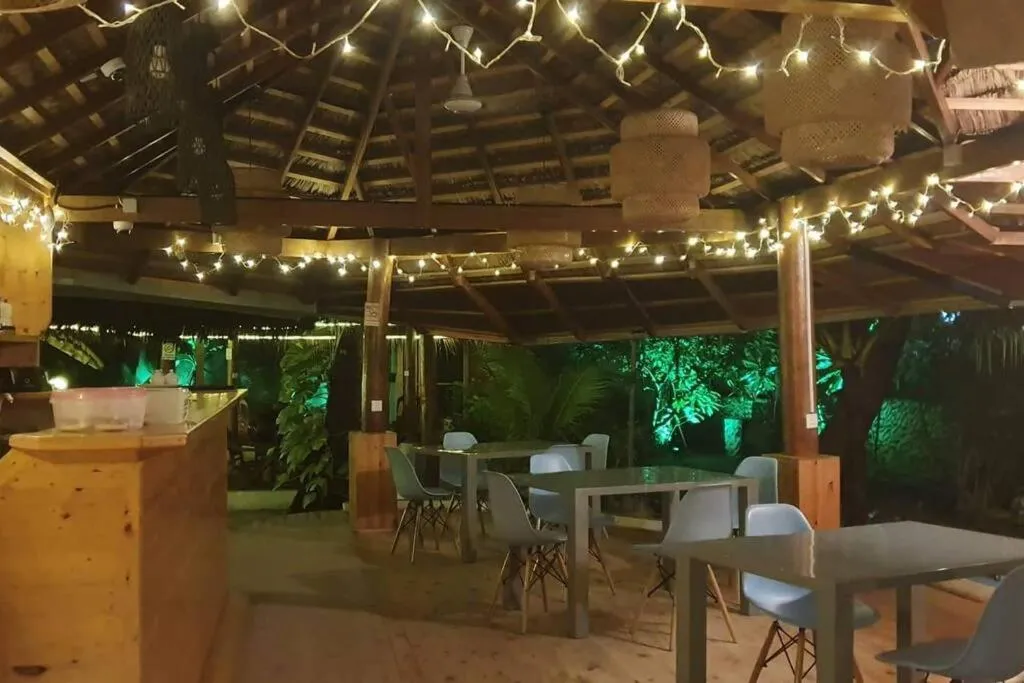 Restaurant/places to eat in Origami Inn Himandhoo