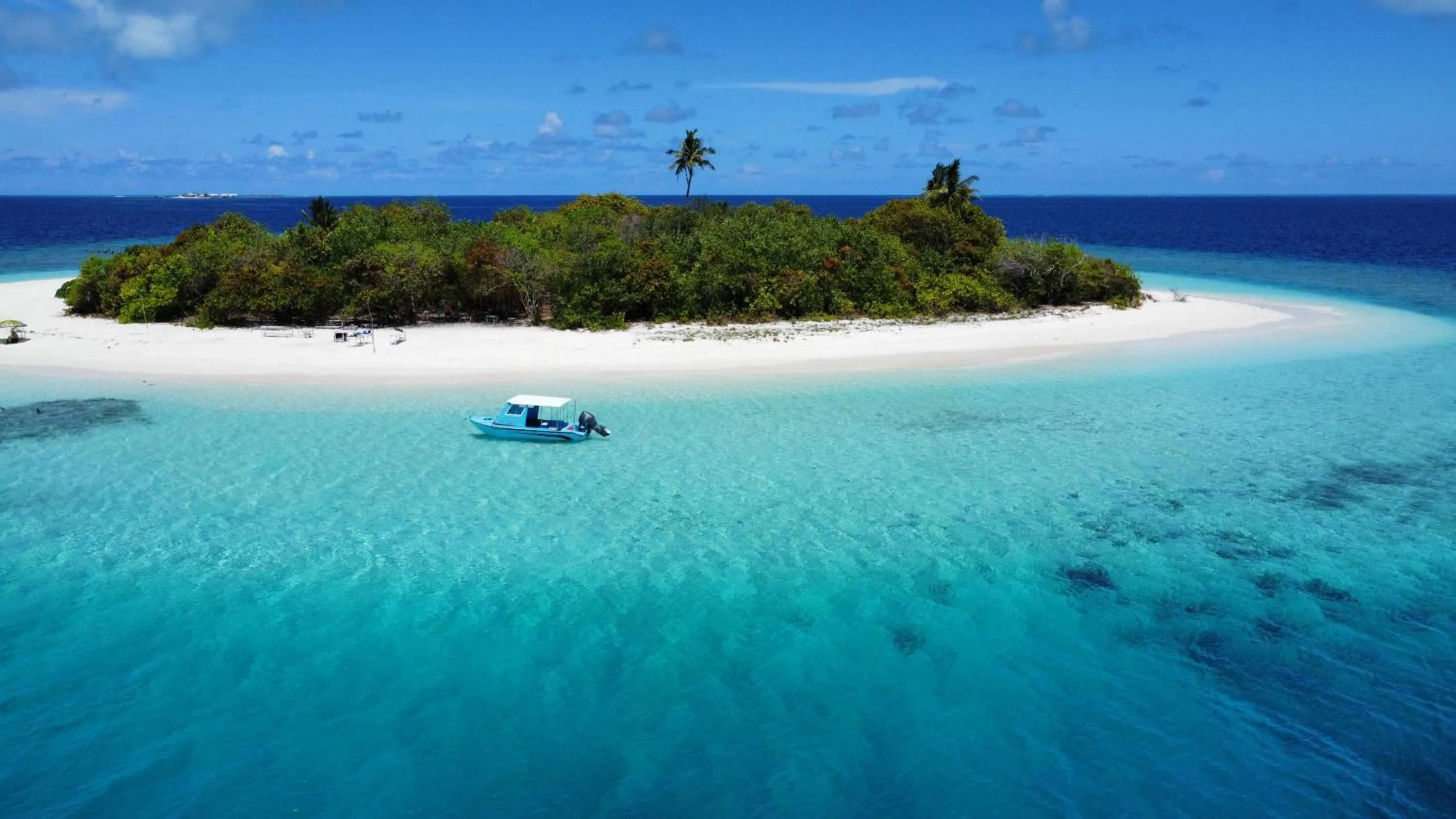 Natural landscape in Origami Inn Himandhoo