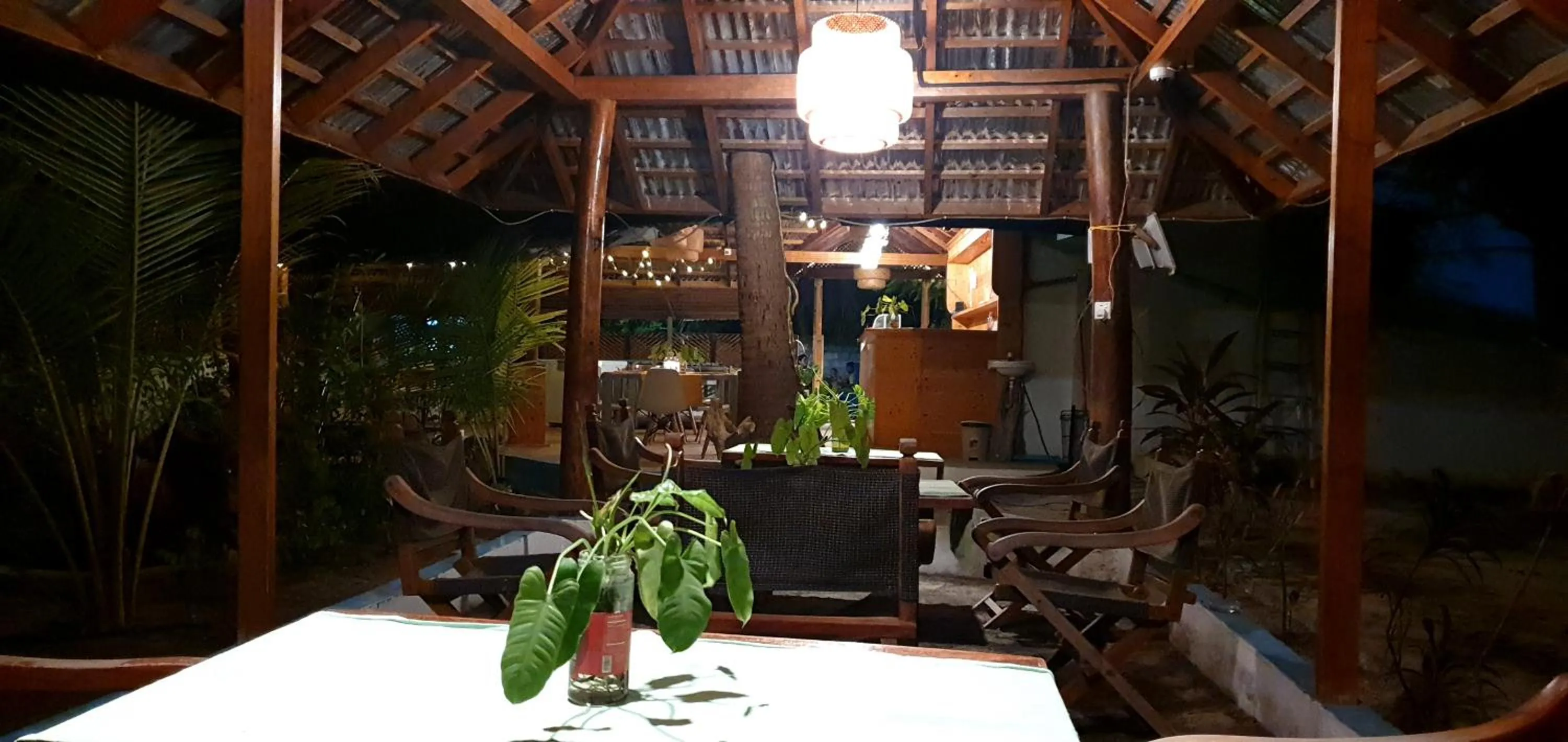 Restaurant/places to eat in Origami Inn Himandhoo