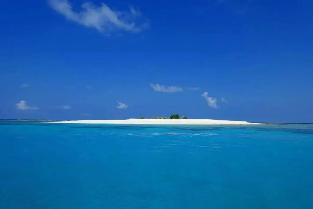 Beach in Origami Inn Himandhoo