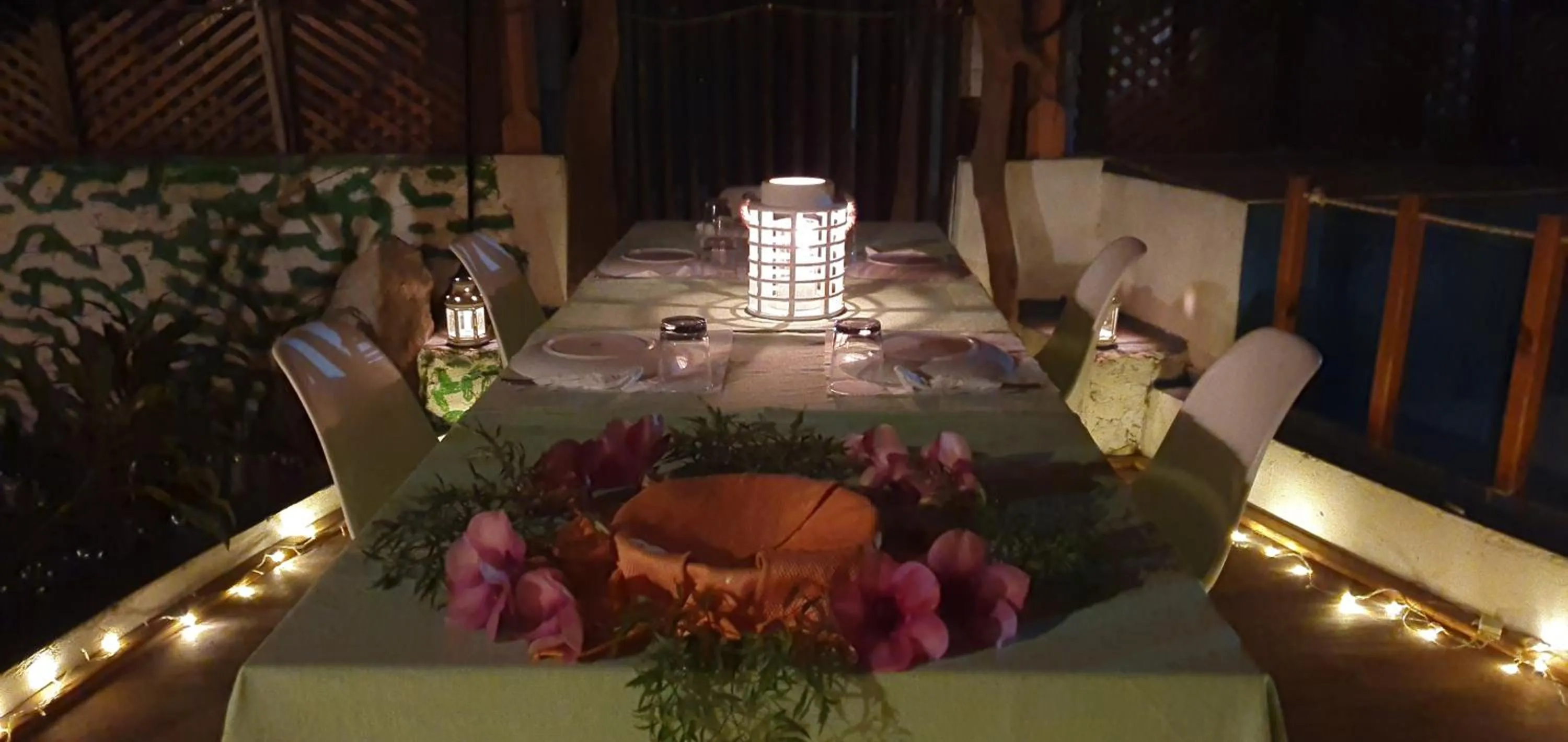 Restaurant/places to eat in Origami Inn Himandhoo