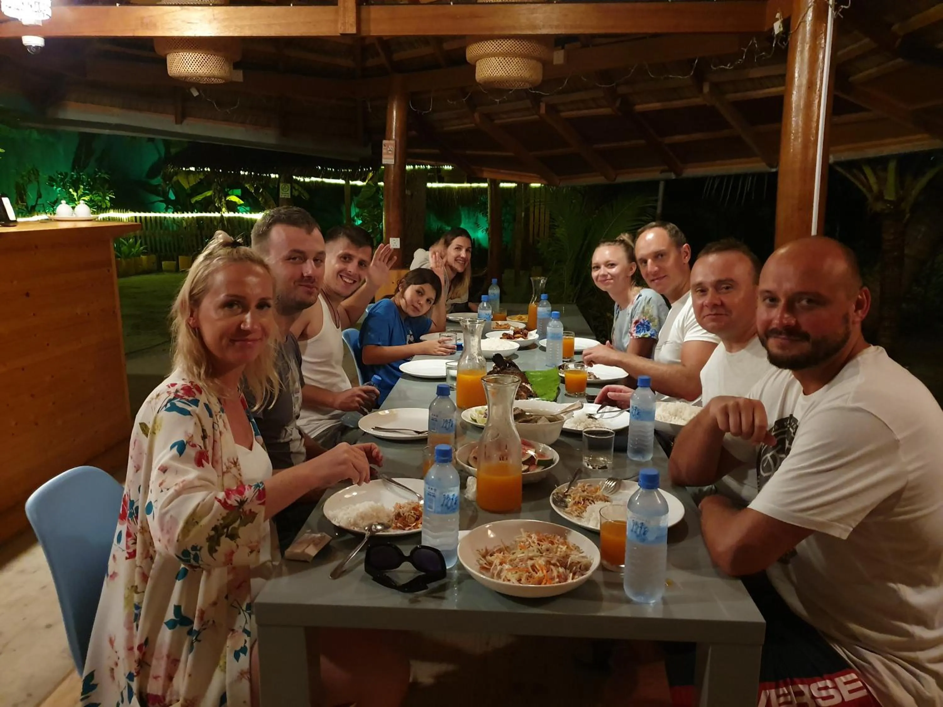 Restaurant/places to eat in Origami Inn Himandhoo