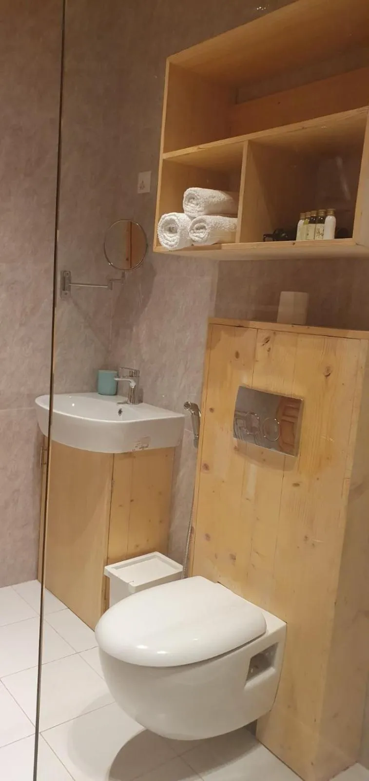 Bathroom in Origami Inn Himandhoo
