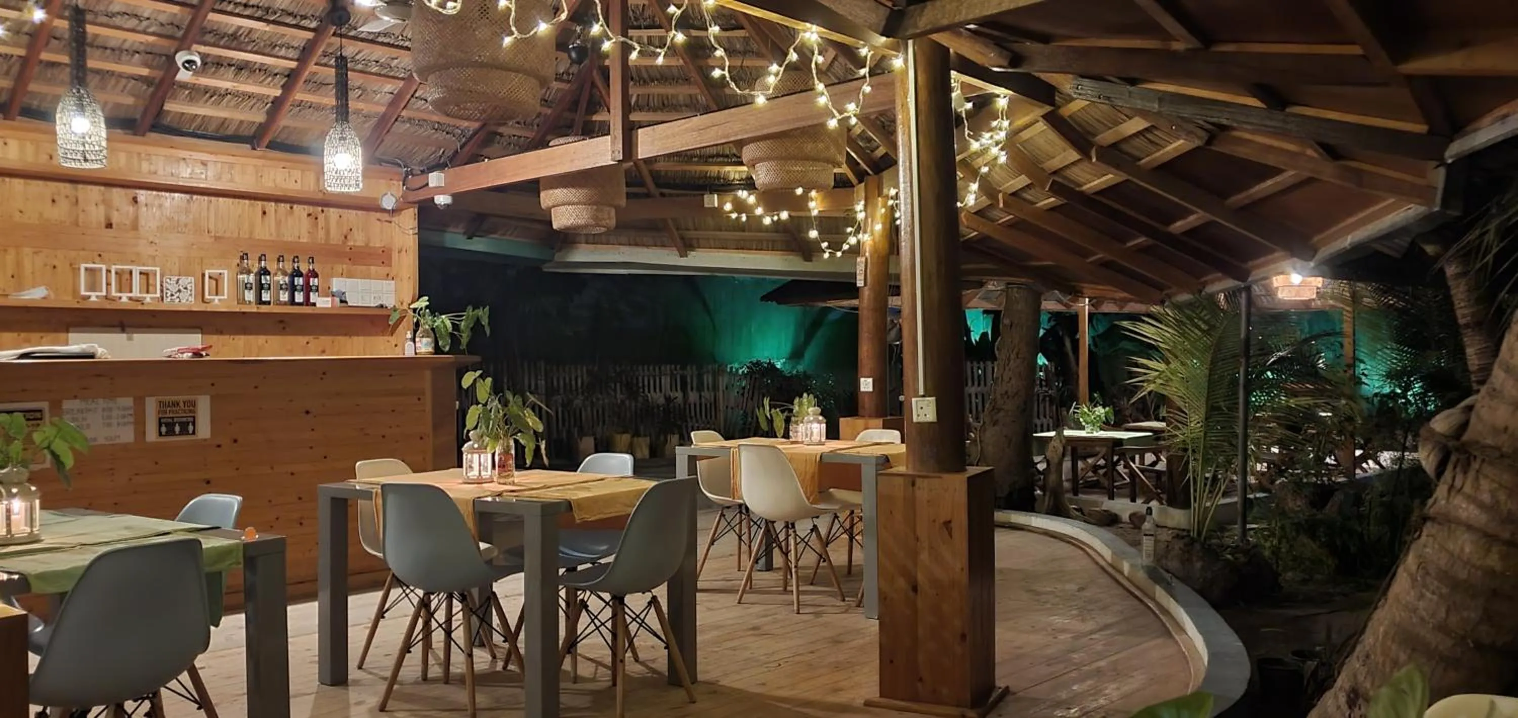 Restaurant/places to eat in Origami Inn Himandhoo