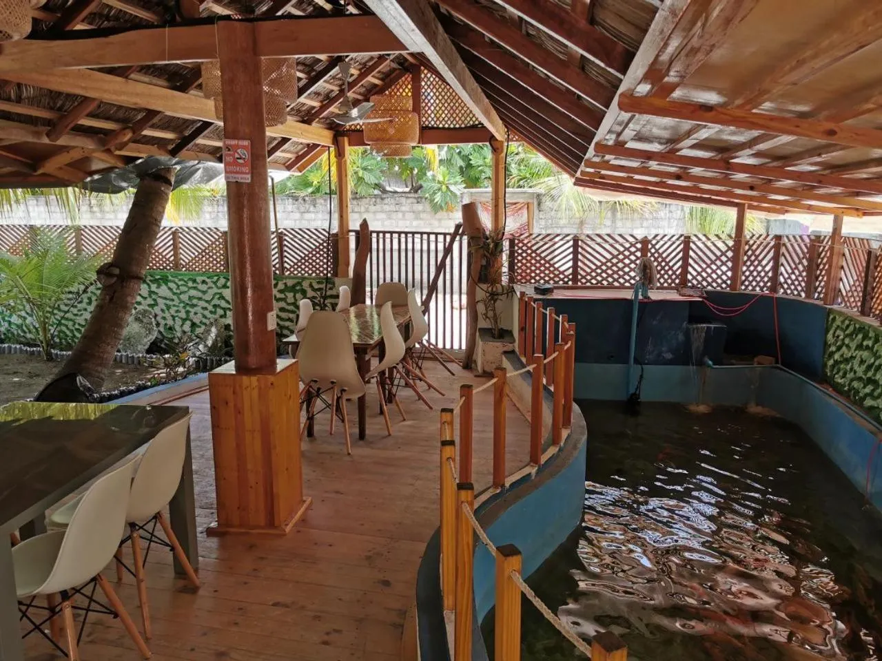 Restaurant/places to eat in Origami Inn Himandhoo