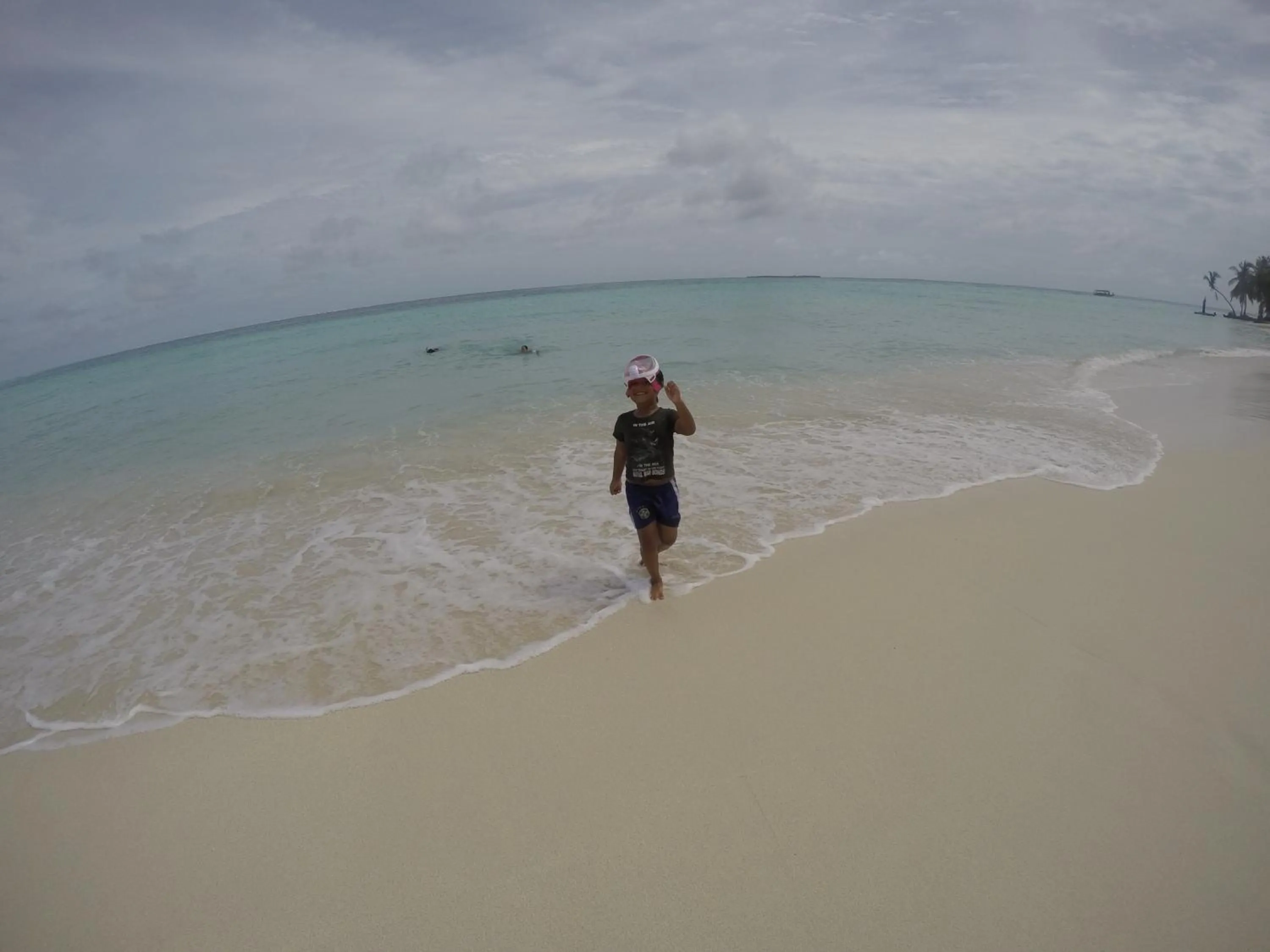 Snorkeling in Origami Inn Himandhoo