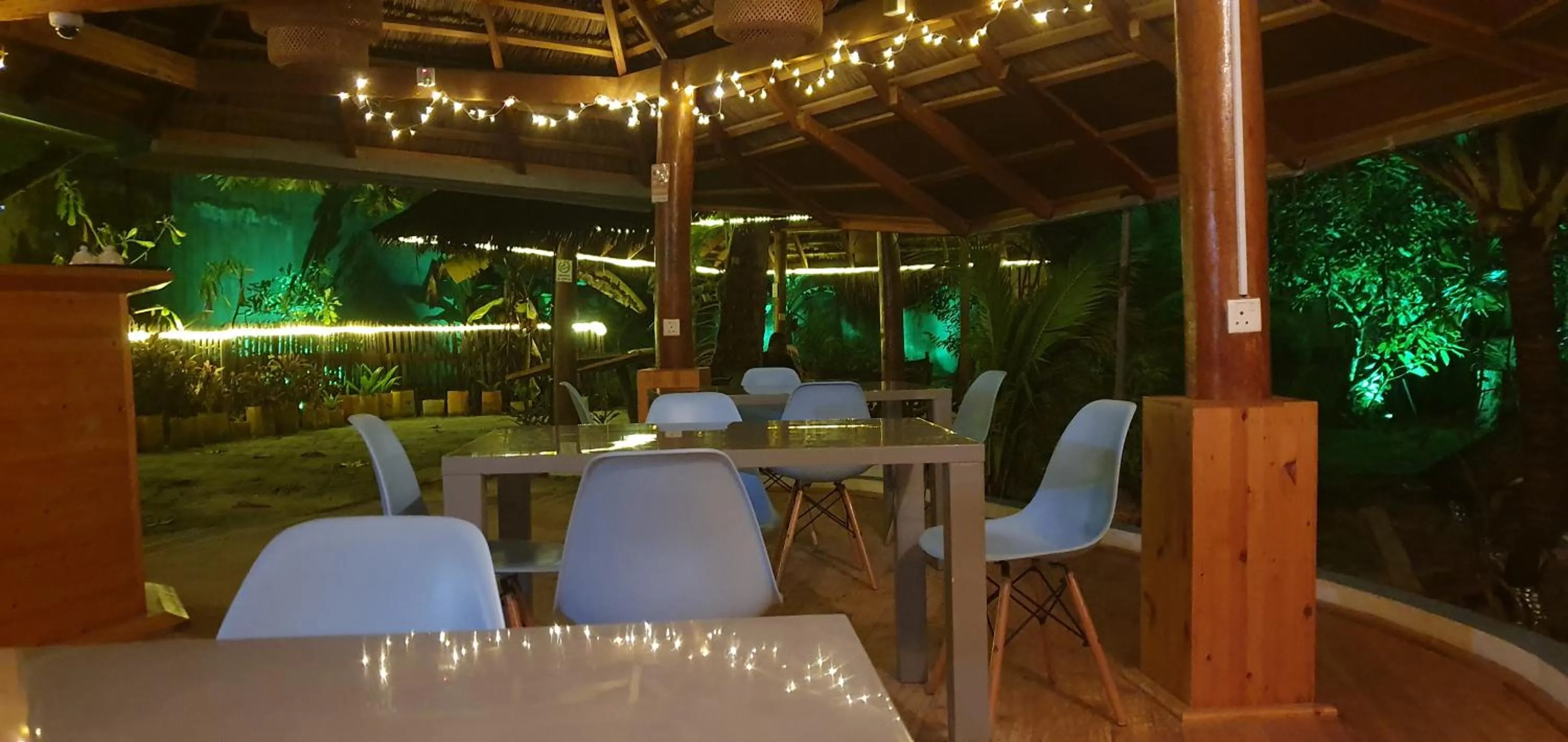 Restaurant/places to eat in Origami Inn Himandhoo