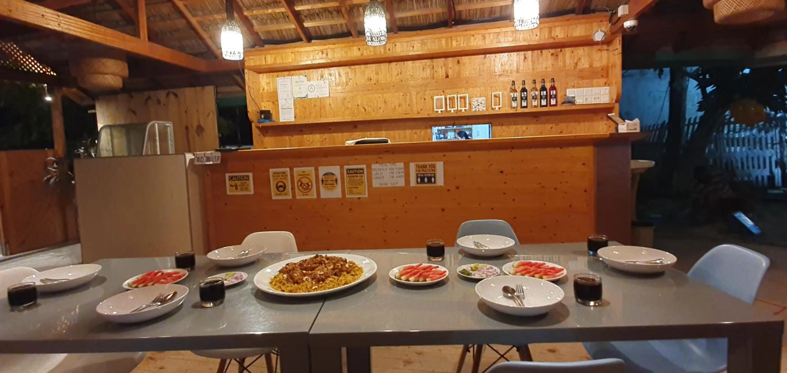 Restaurant/places to eat in Origami Inn Himandhoo