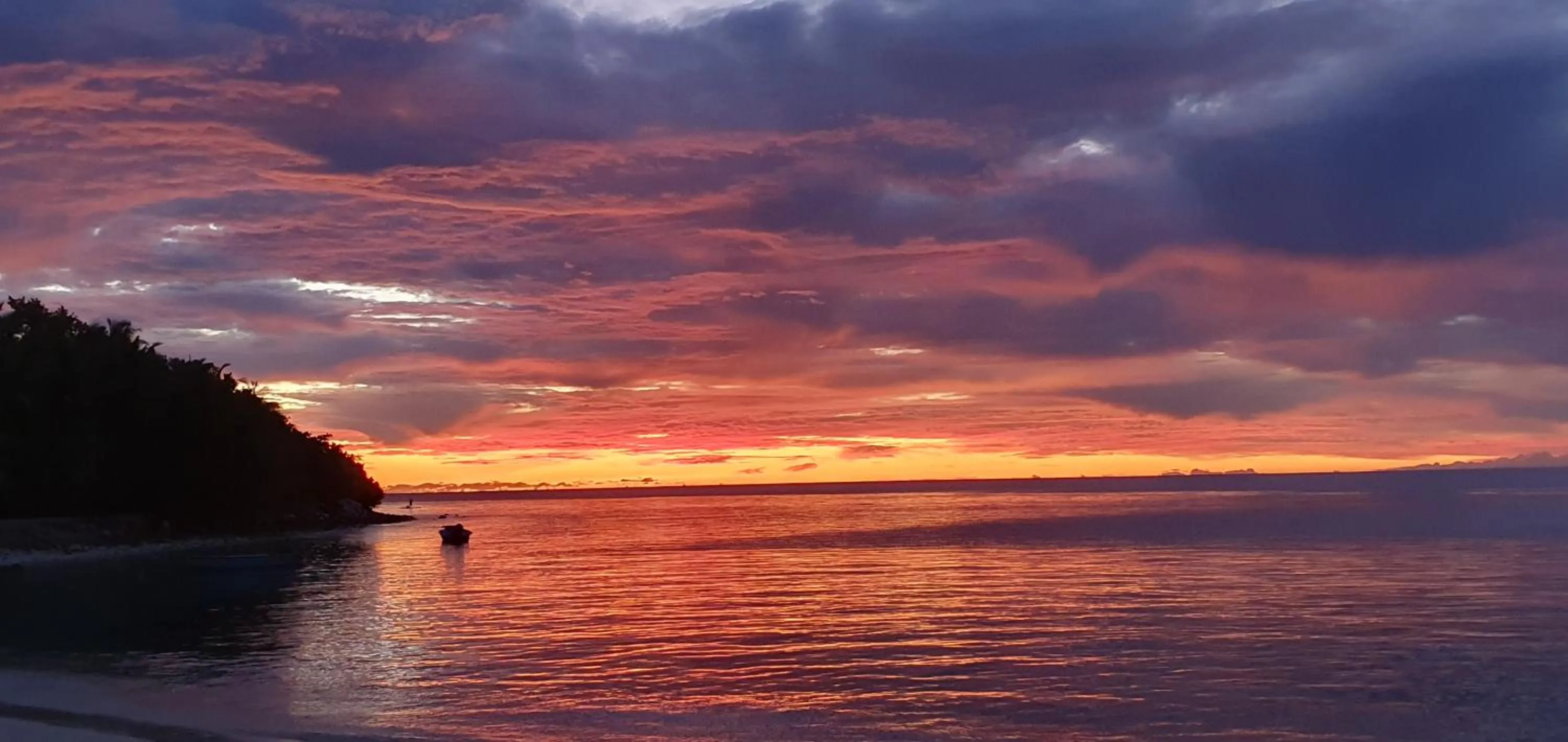 Sunset in Origami Inn Himandhoo