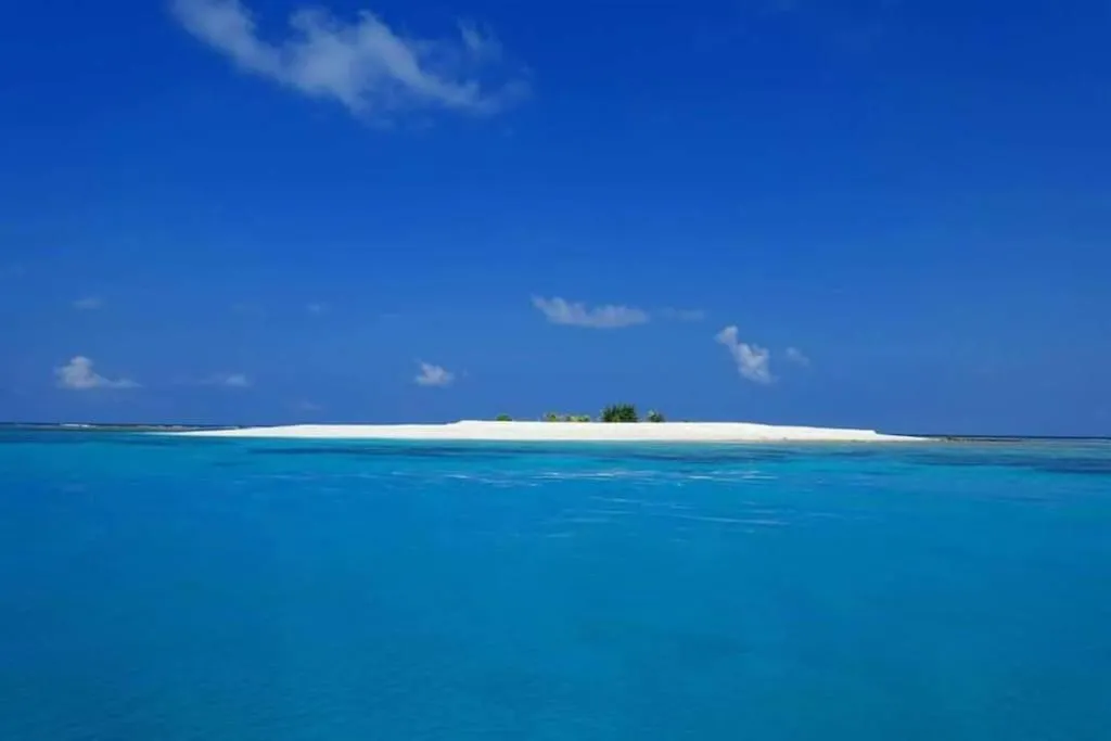 Beach in Origami Inn Himandhoo