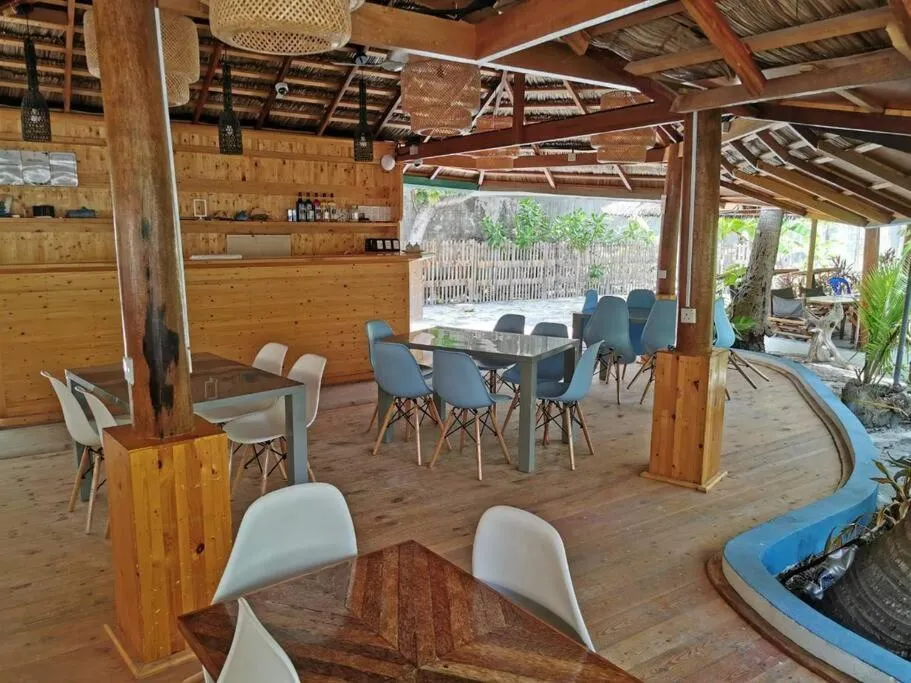 Restaurant/places to eat in Origami Inn Himandhoo