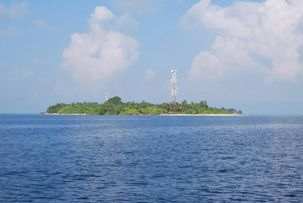 Natural landscape in Origami Inn Himandhoo