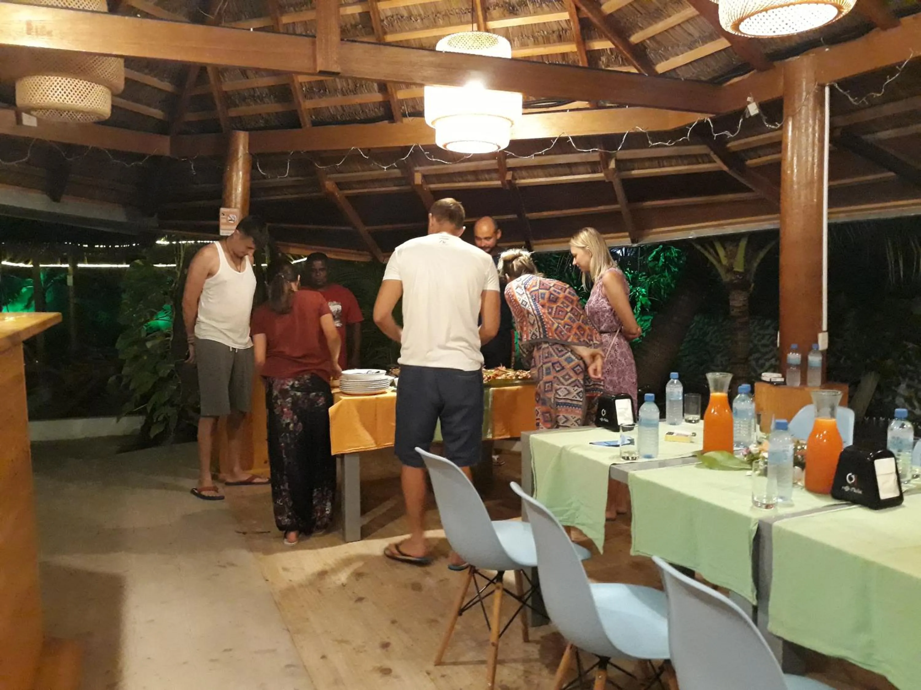 Restaurant/places to eat in Origami Inn Himandhoo
