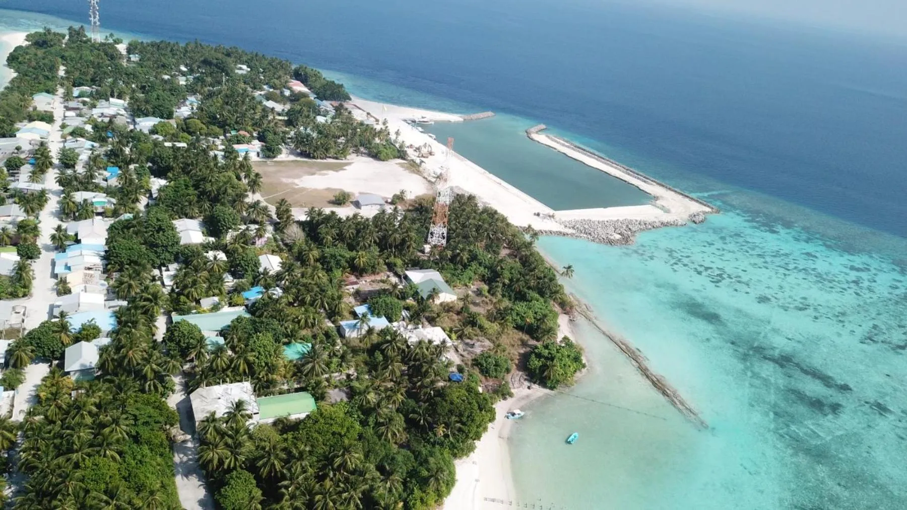 Neighbourhood in Origami Inn Himandhoo