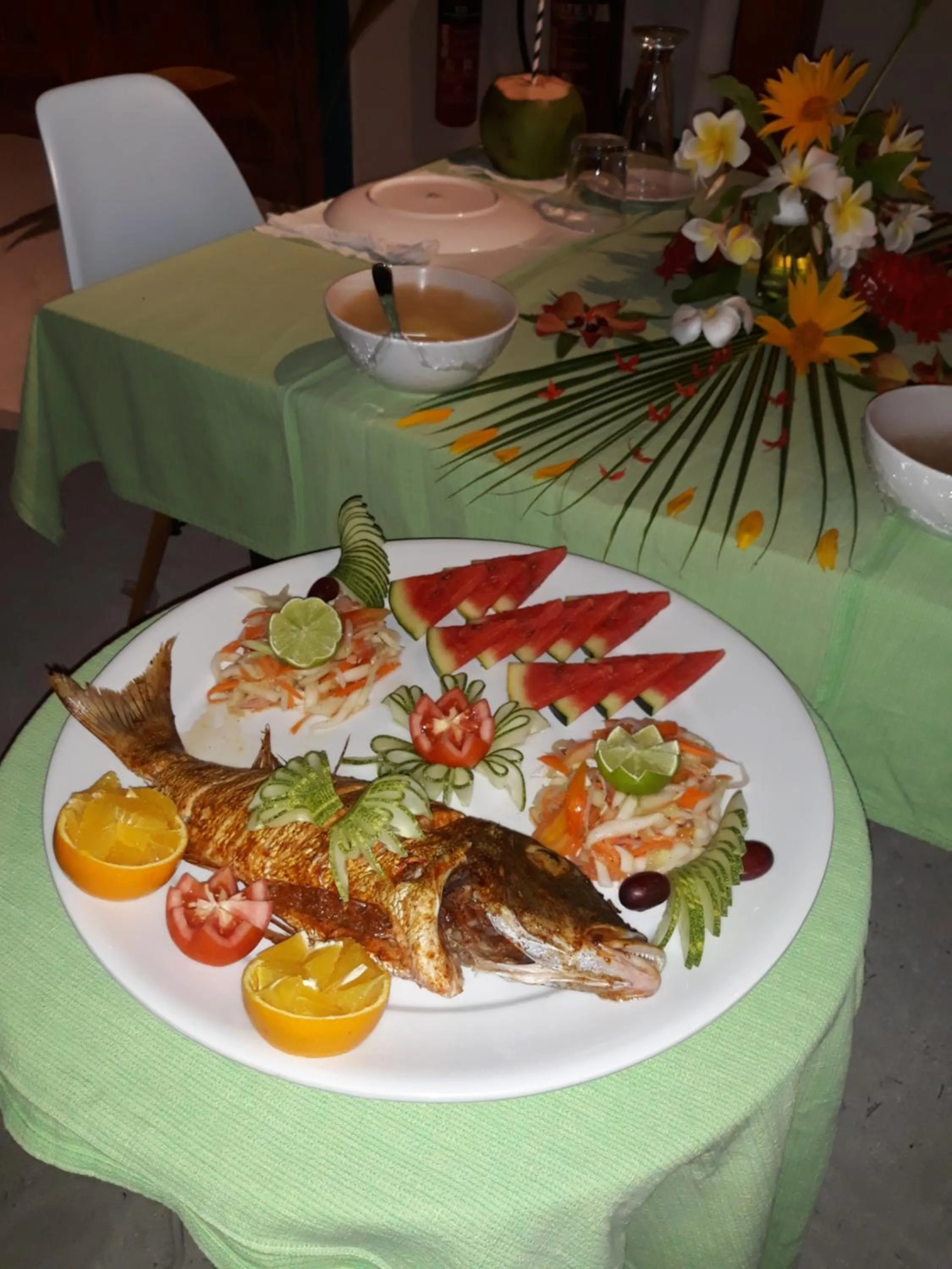 Restaurant/places to eat in Origami Inn Himandhoo