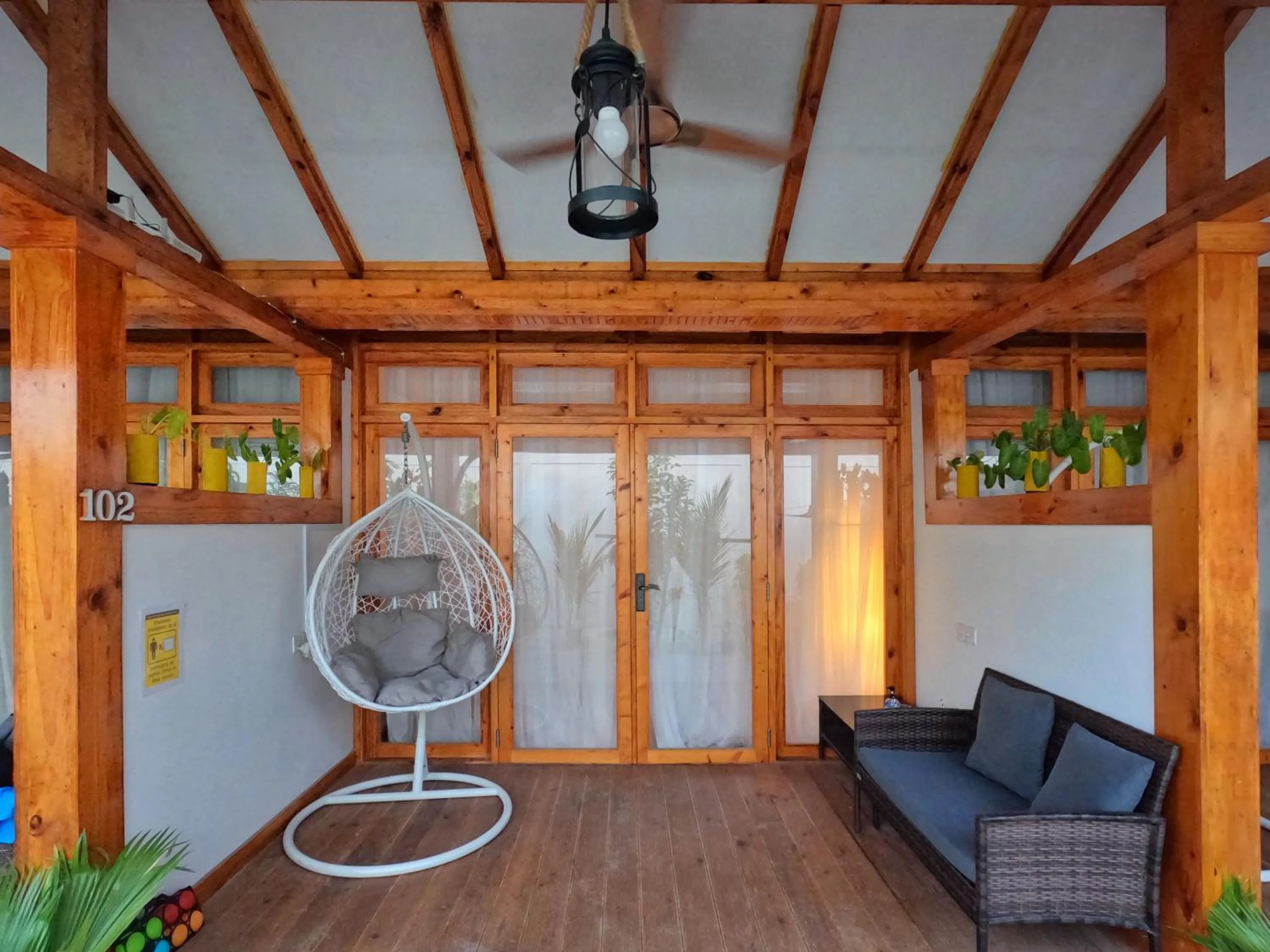 Seating area in Origami Inn Himandhoo