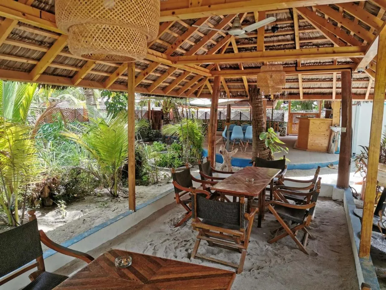Restaurant/places to eat in Origami Inn Himandhoo