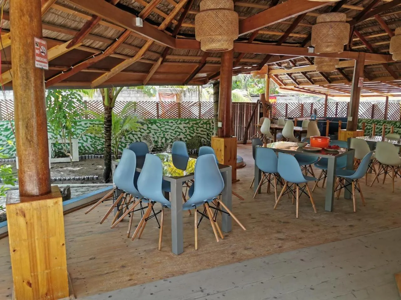 Restaurant/places to eat in Origami Inn Himandhoo
