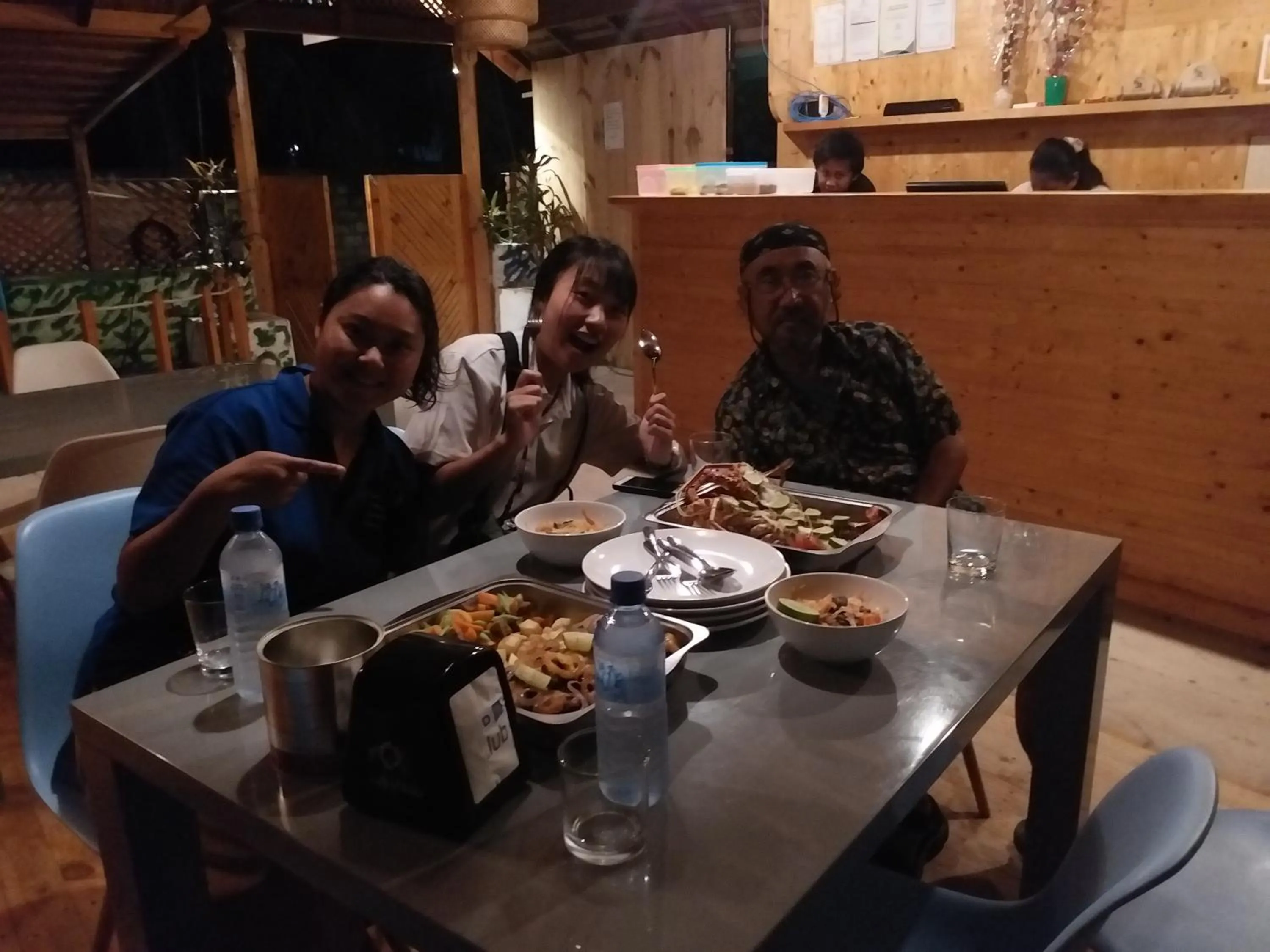 Restaurant/places to eat in Origami Inn Himandhoo