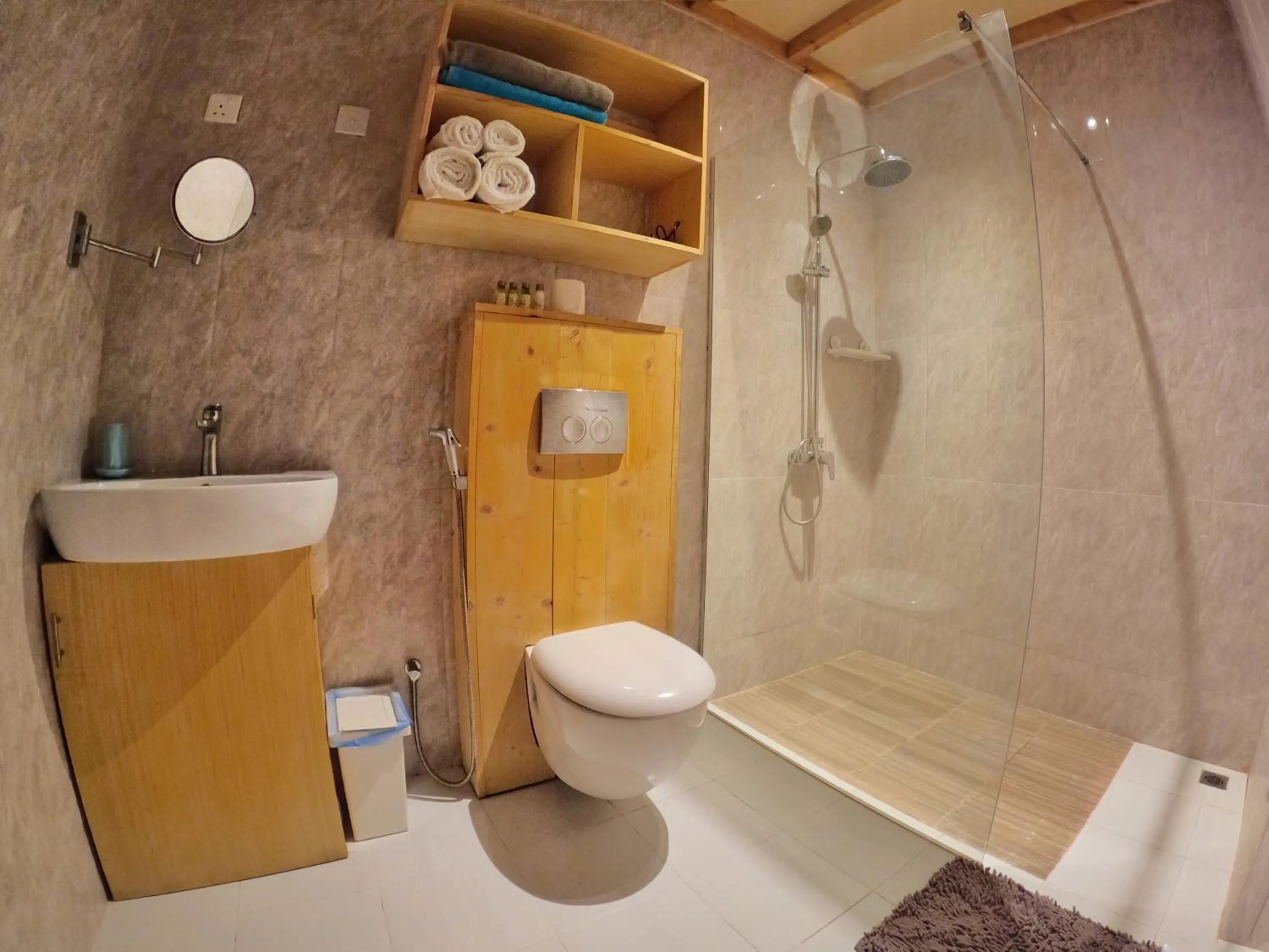 Bathroom in Origami Inn Himandhoo