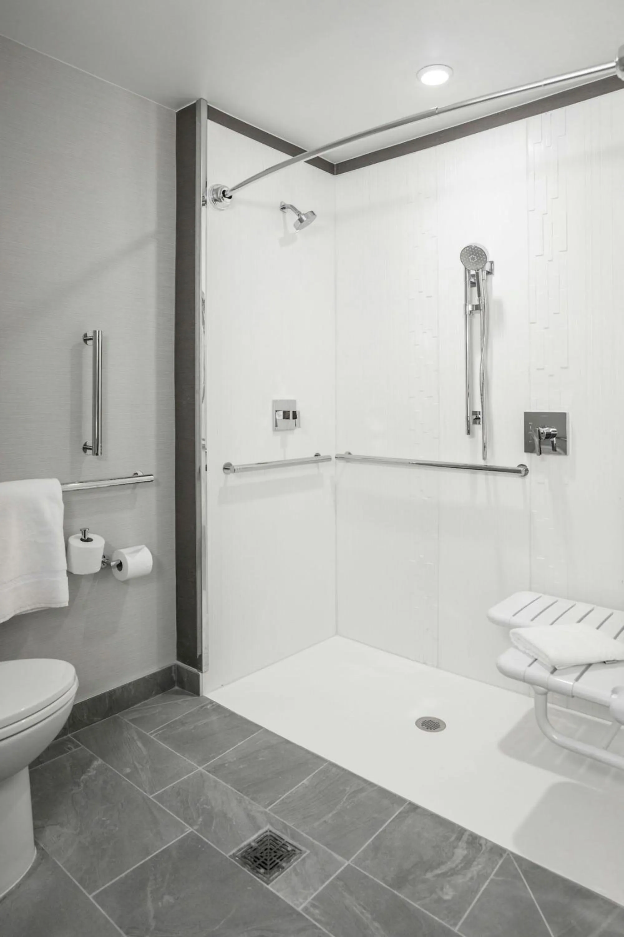 Bathroom in Courtyard by Marriott Indianapolis Fishers