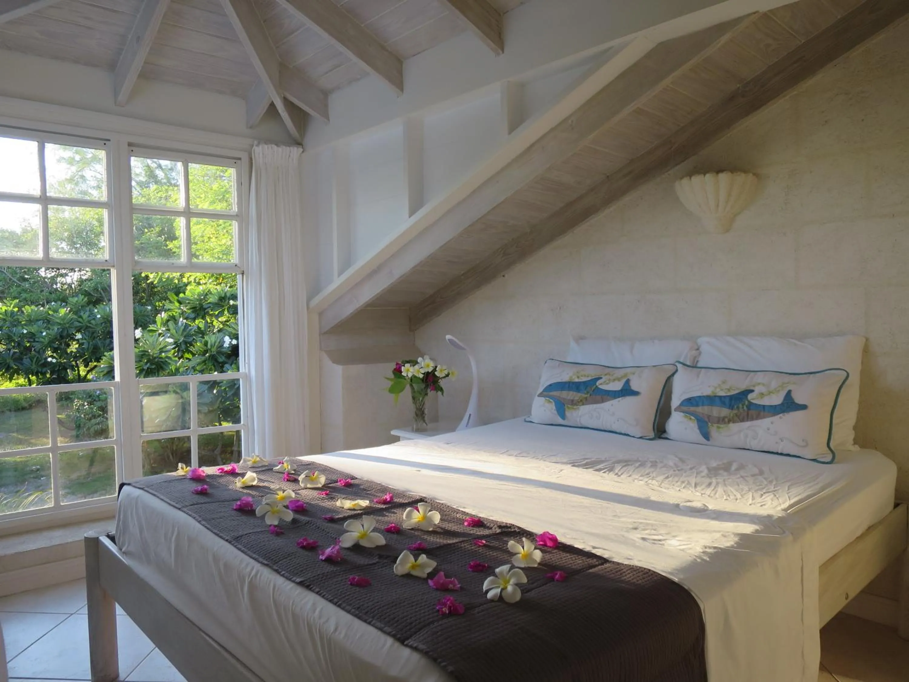 Bed in Inchcape Seaside Villas
