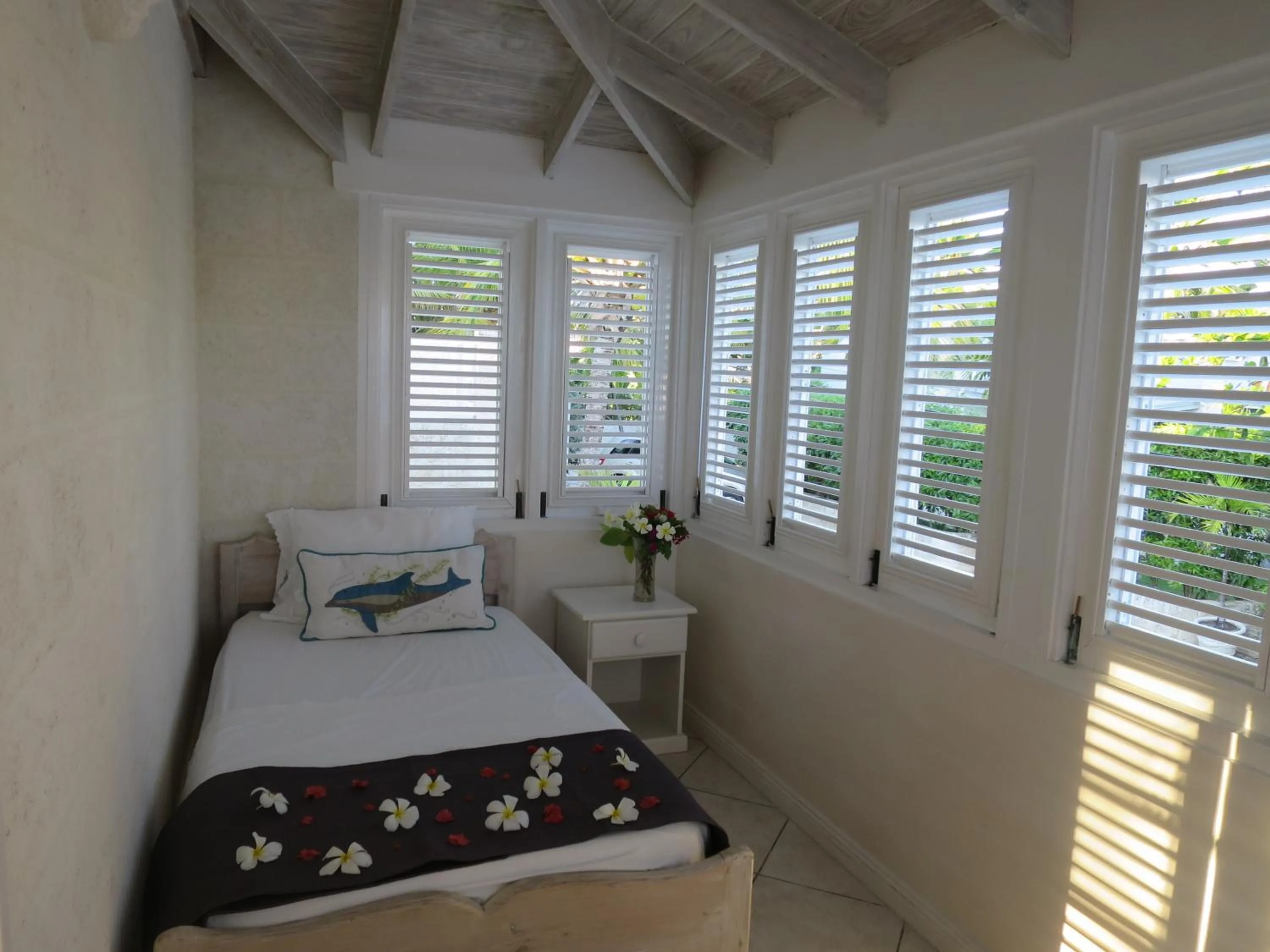 Bed in Inchcape Seaside Villas