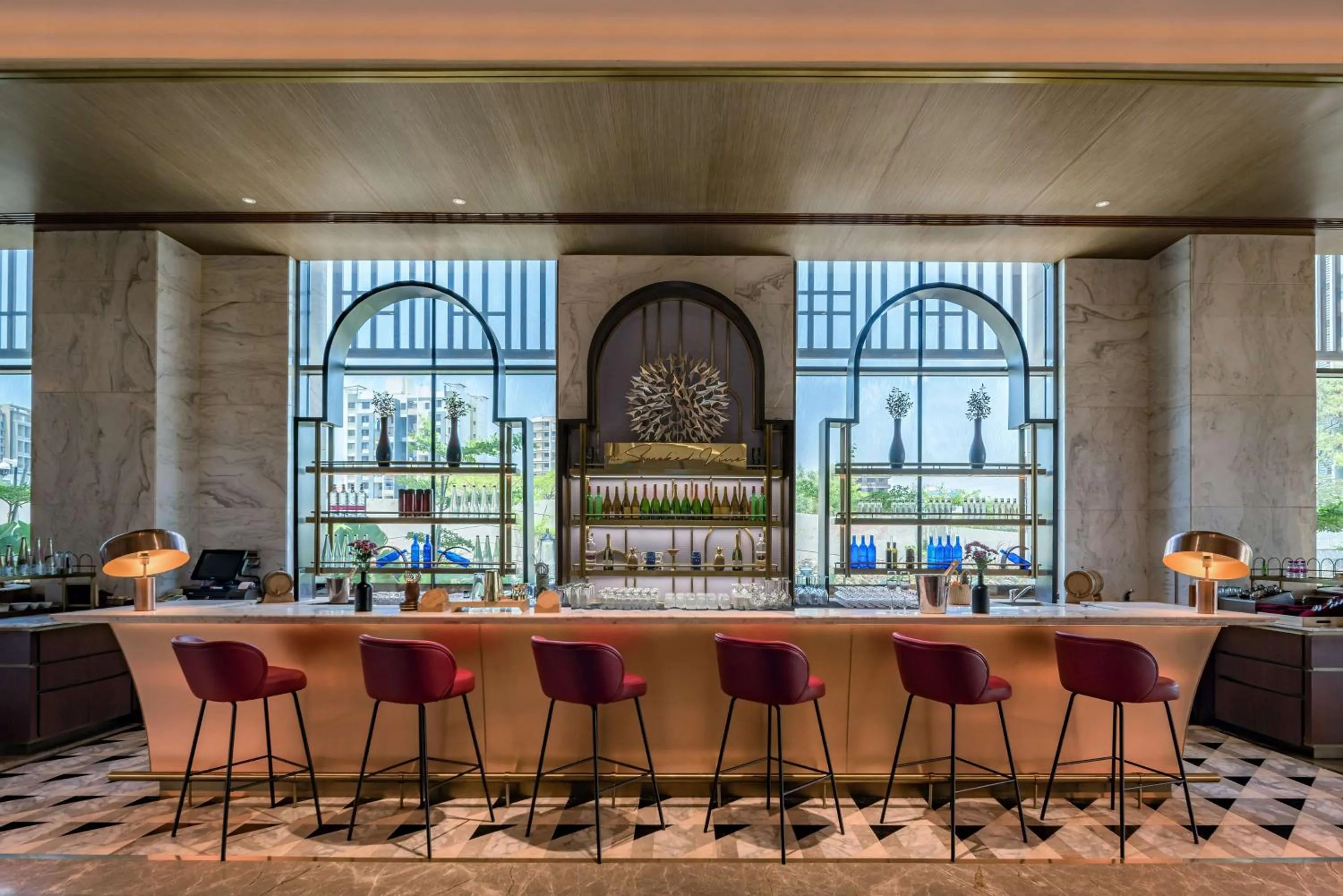 Lounge or bar in Radisson Blu Hotel & Spa, Nashik