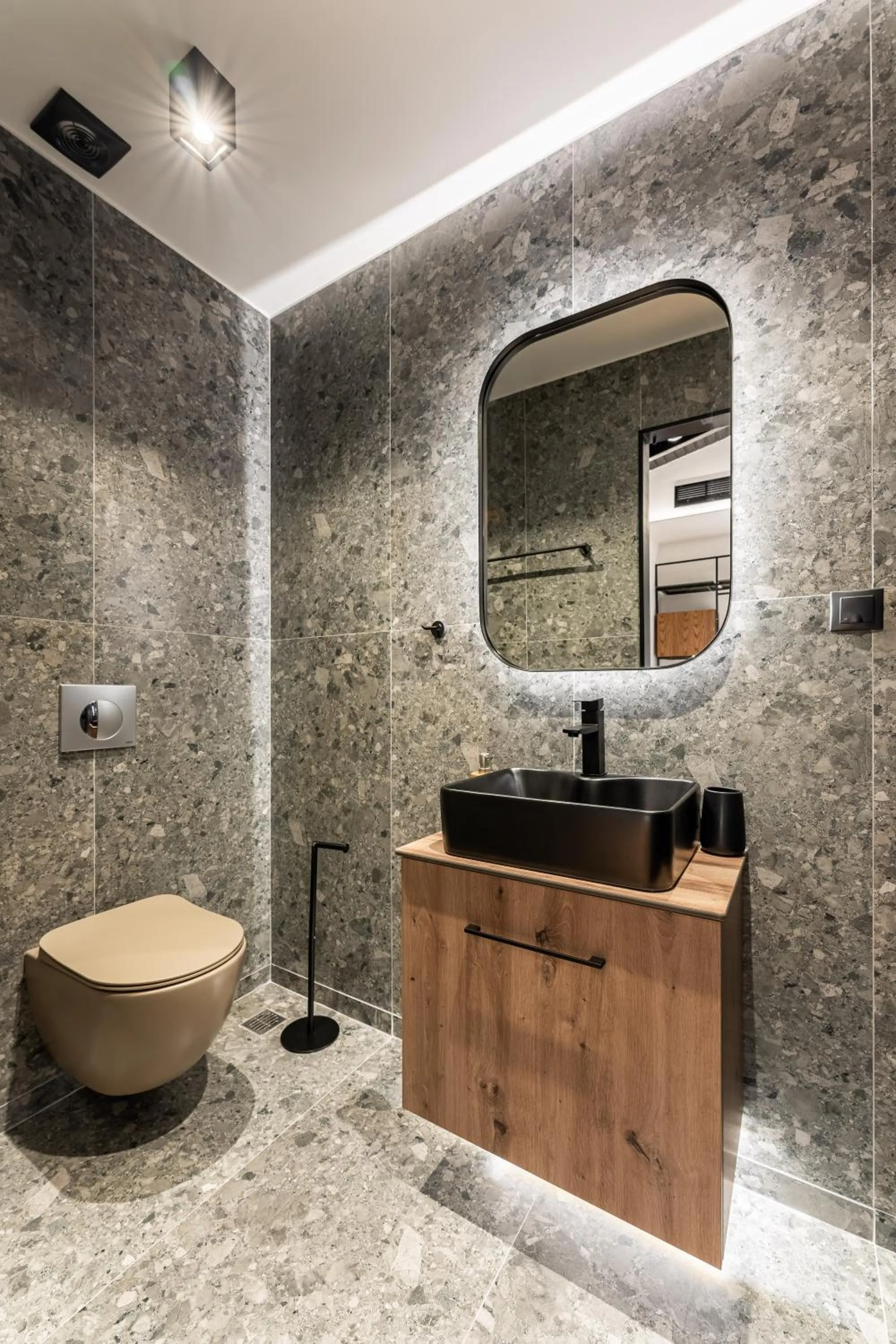 Toilet in Snob Athens