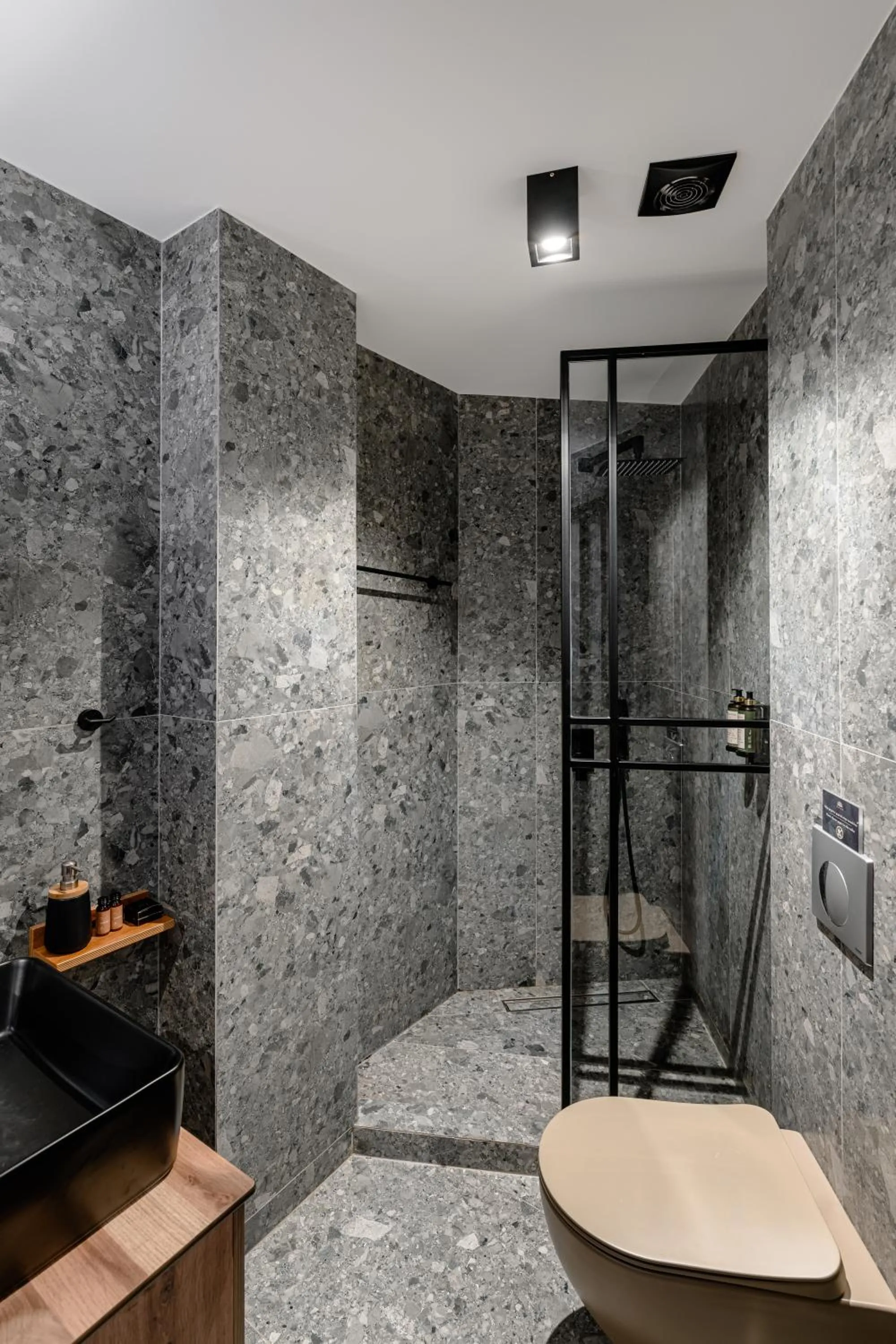 Shower in Snob Athens
