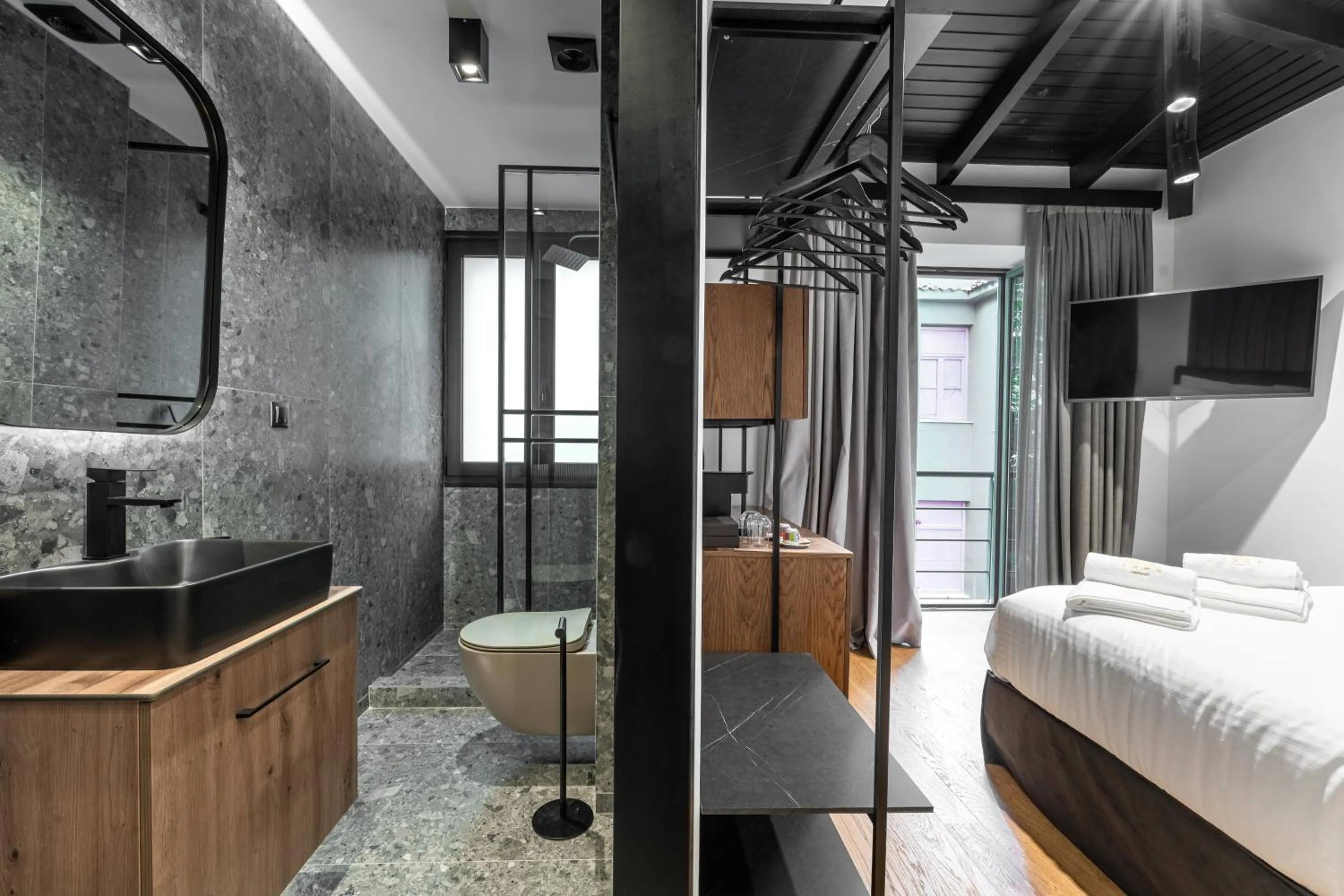 Photo of the whole room, Bed in Snob Athens