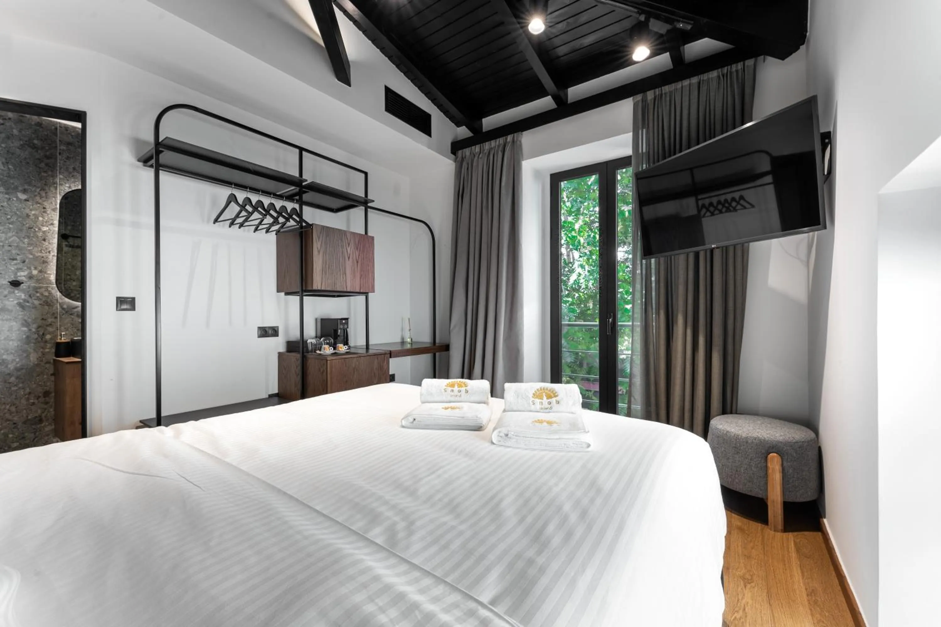 Garden view, Bed in Snob Athens