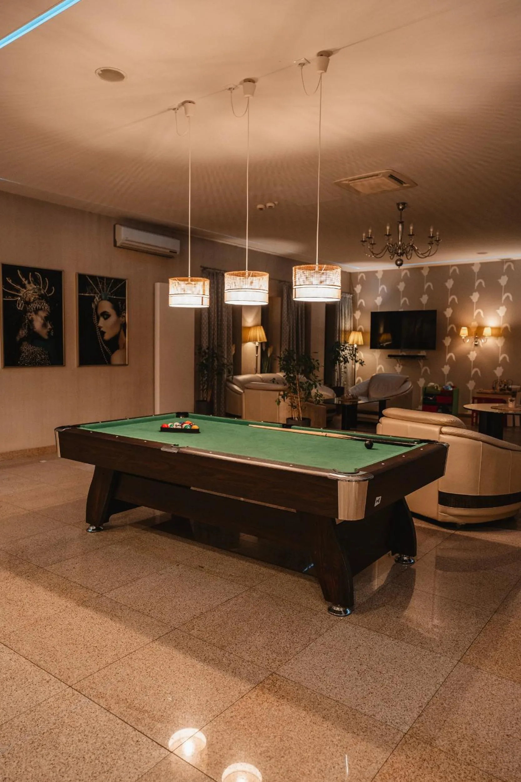 Billiard in Hotel Borowiecki