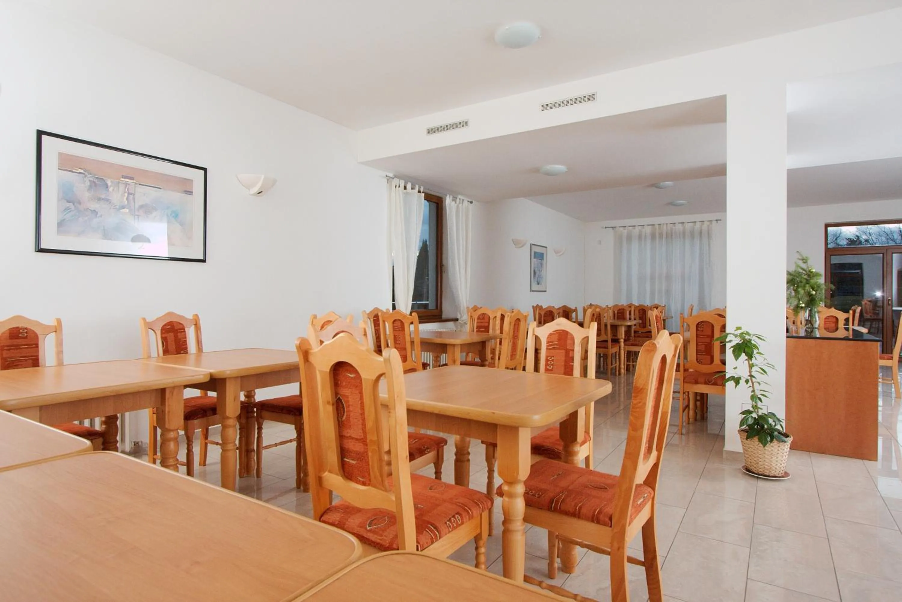 Restaurant/places to eat in Hotel CHOTOL