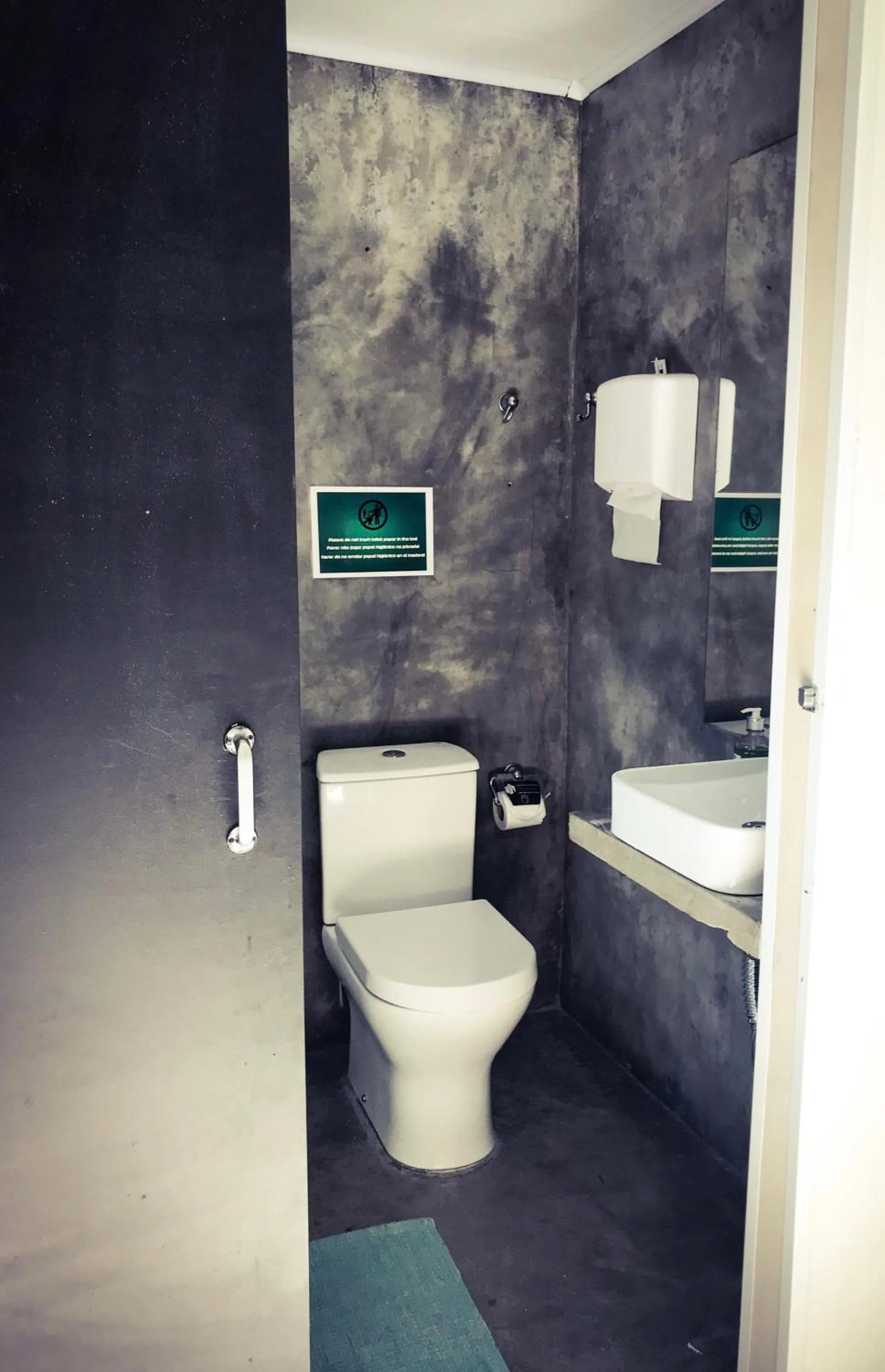 Bathroom in Viva Hostel Design