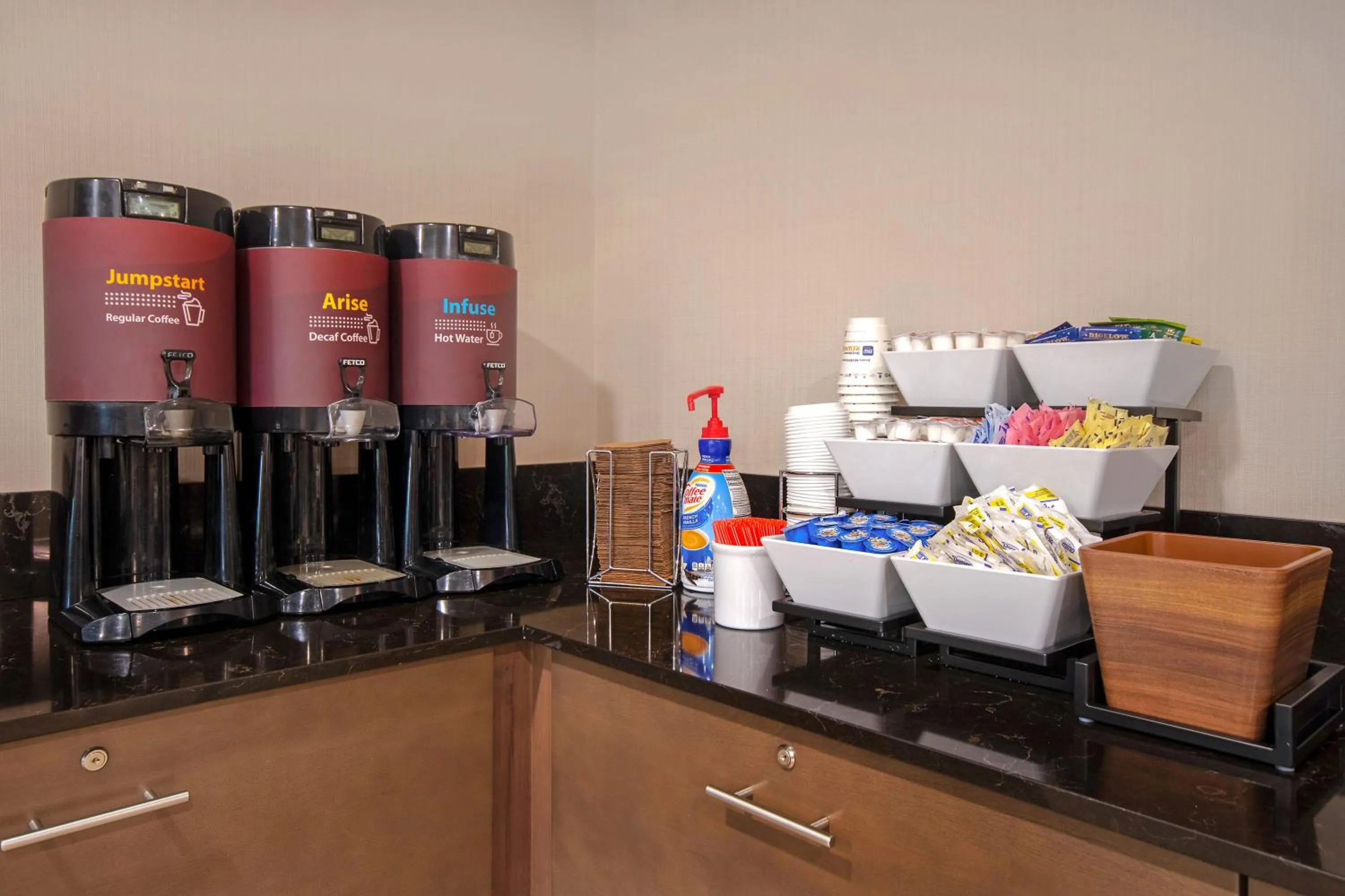 Coffee/tea facilities in Best Western Plus Meadowlands