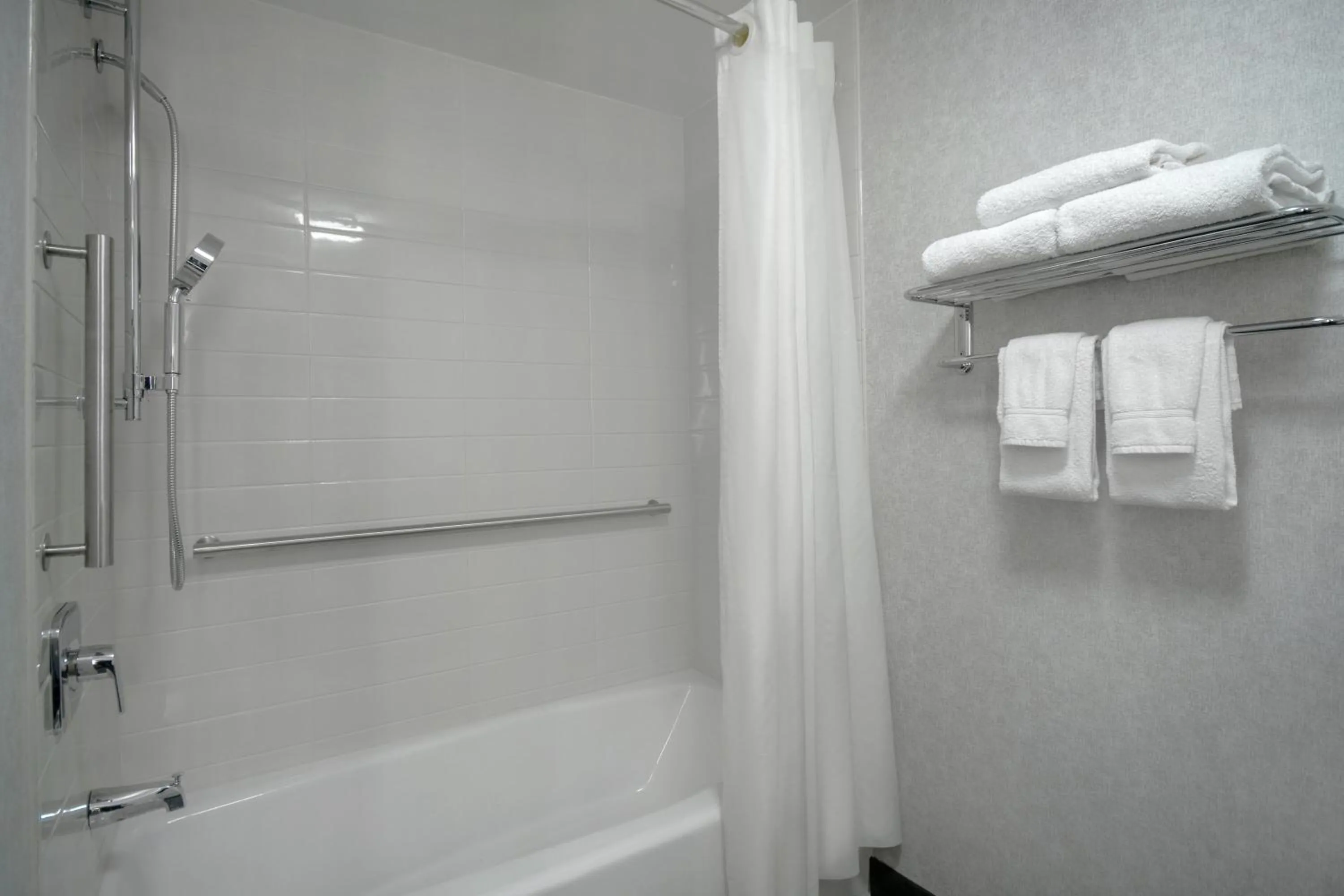 Bathroom in Best Western Plus Meadowlands