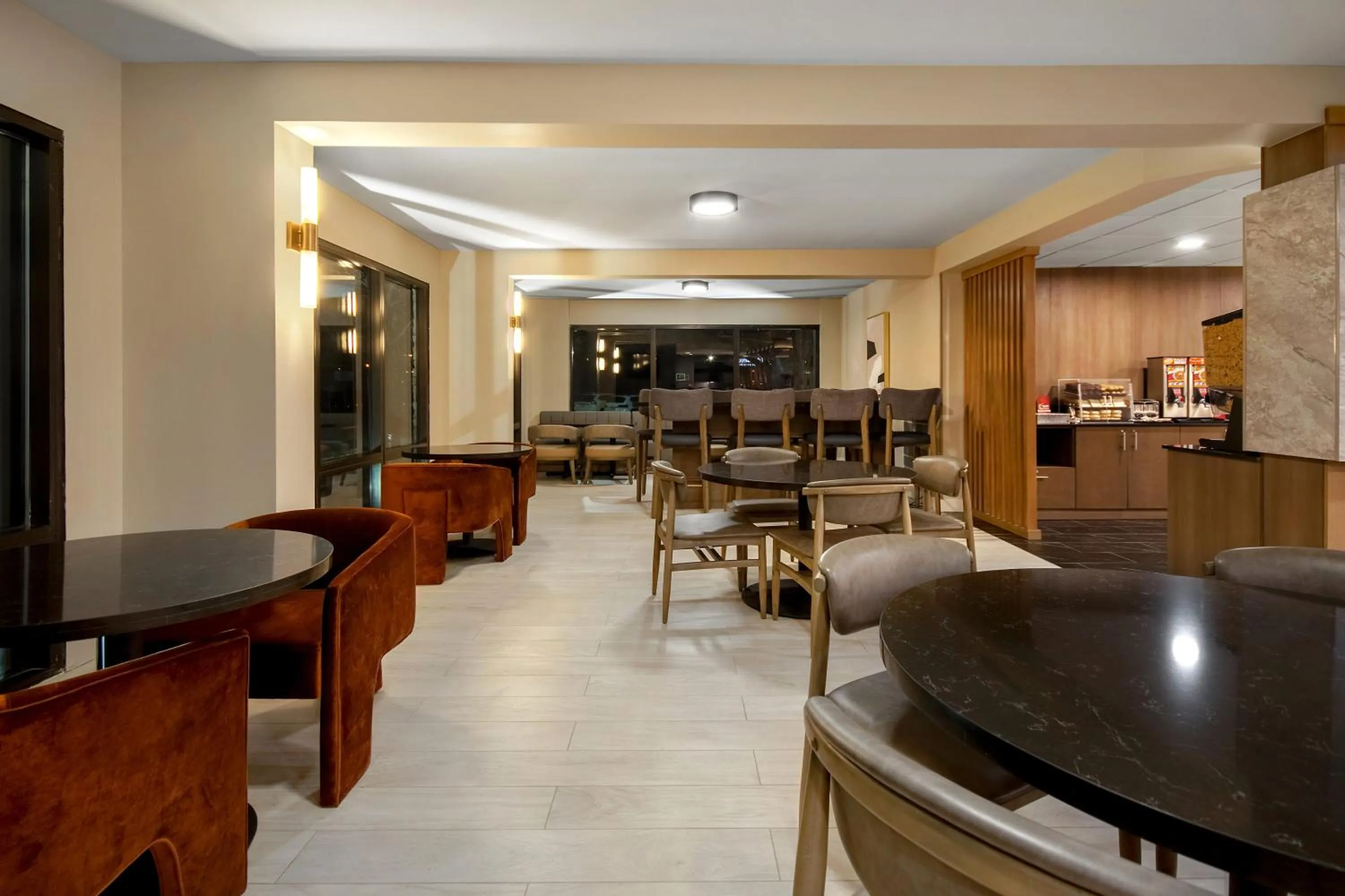 Dining area in Best Western Plus Meadowlands