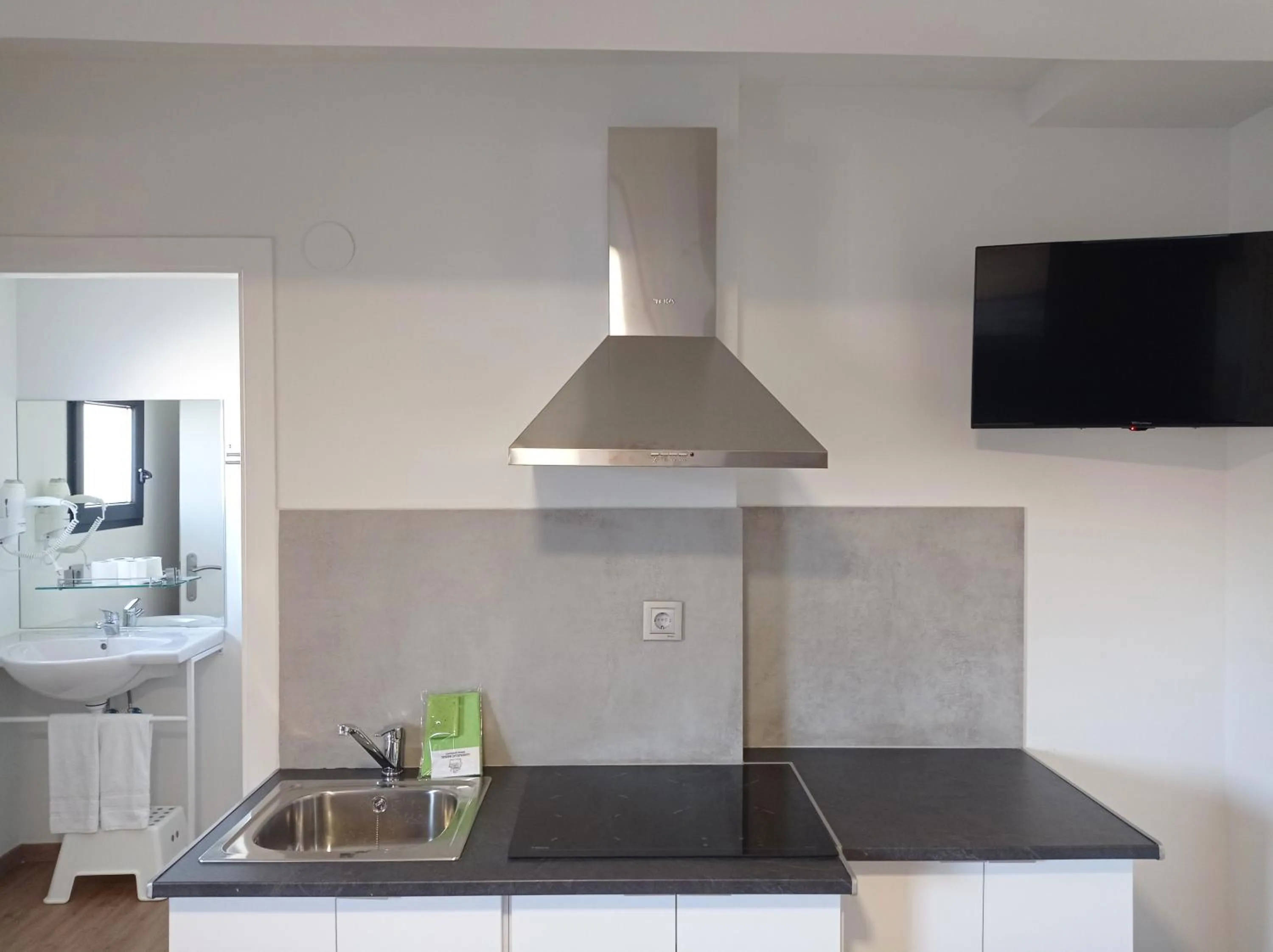 Kitchen or kitchenette in Apartamentos Hi Apartaments Santander 3000