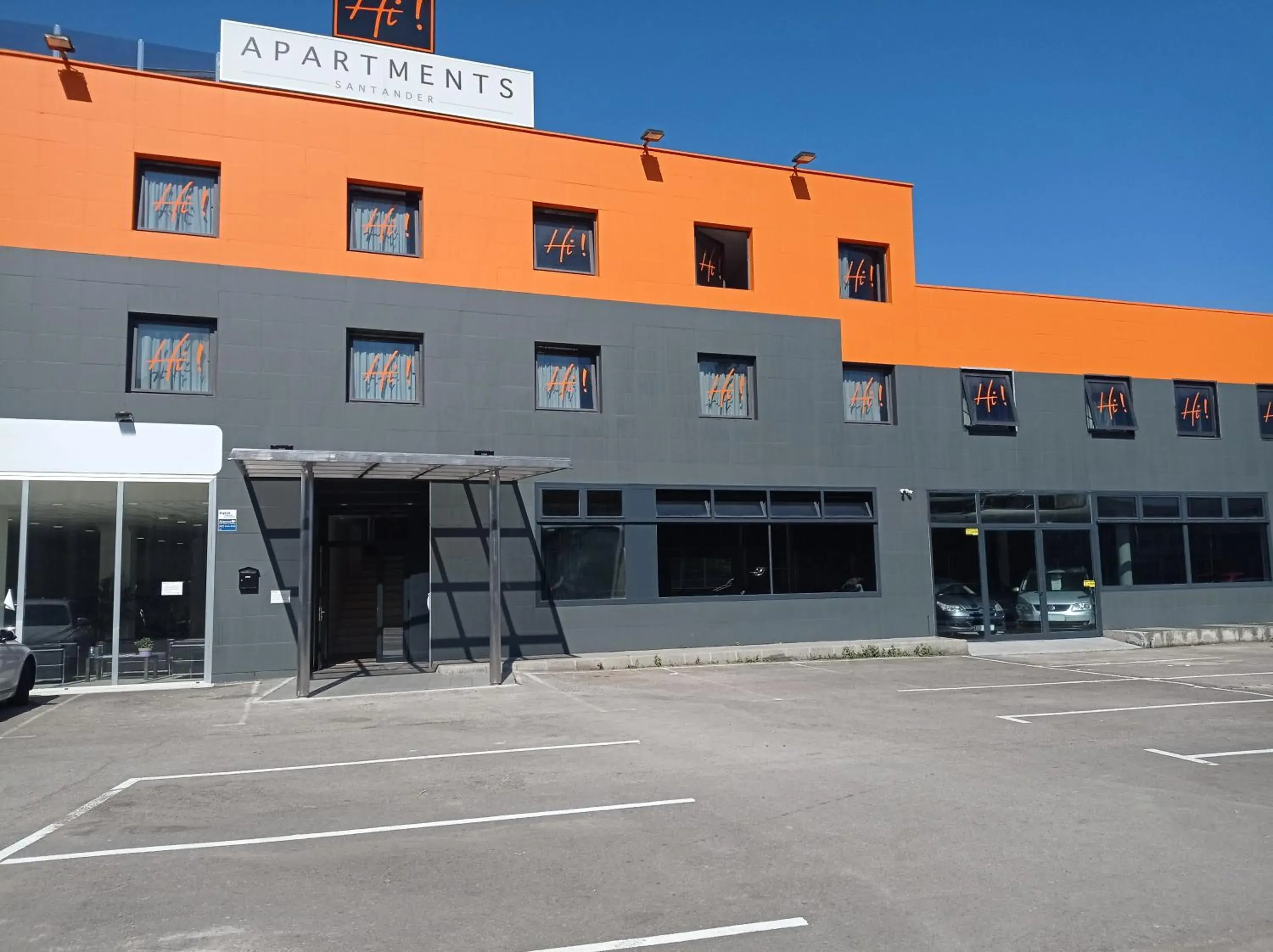 Property building in Apartamentos Hi Apartaments Santander 3000 Property building in Apartamentos Hi Apartaments Santander 3000