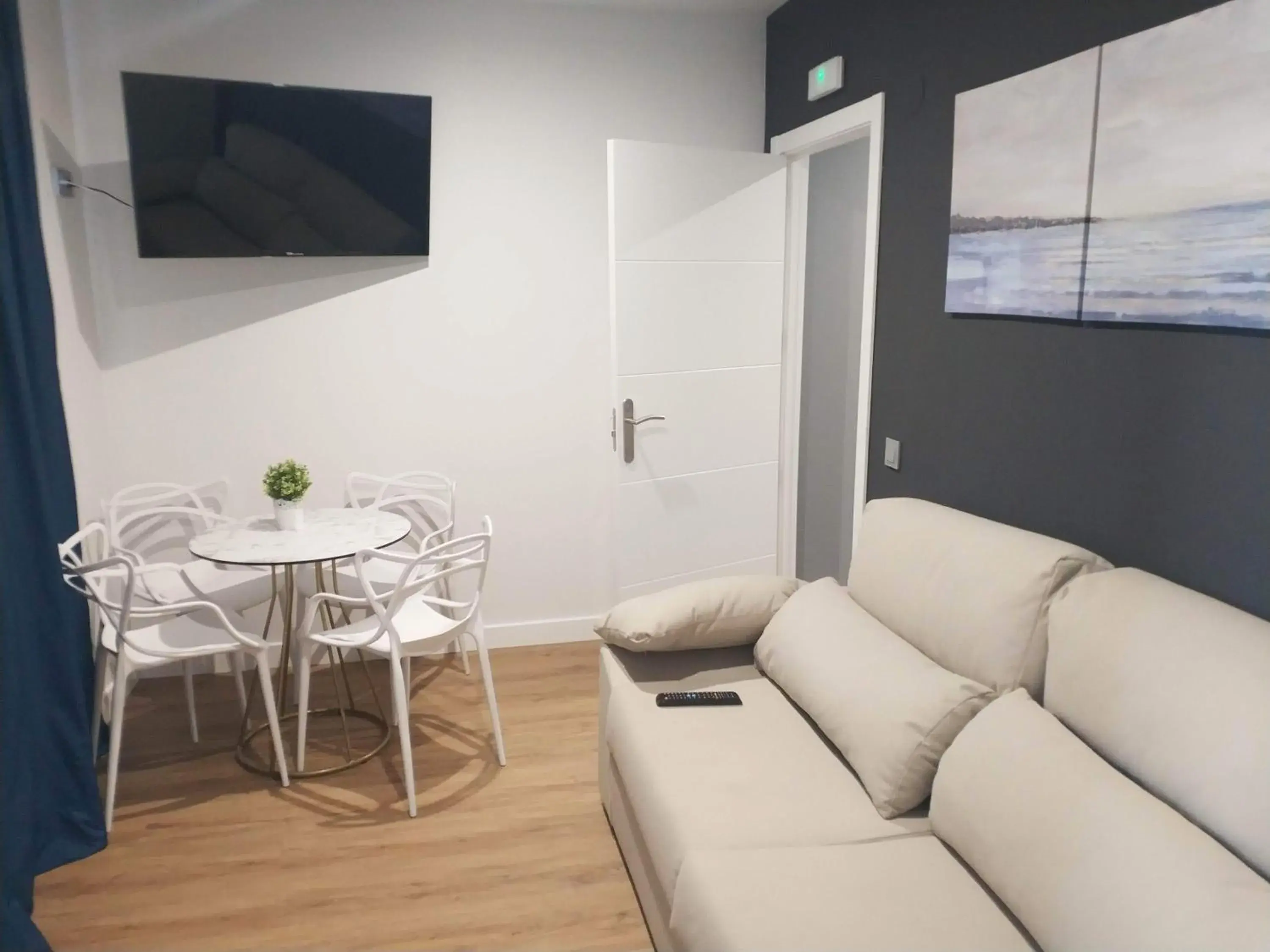 TV and multimedia in Apartamentos Hi Apartaments Santander 3000 TV and multimedia in Apartamentos Hi Apartaments Santander 3000