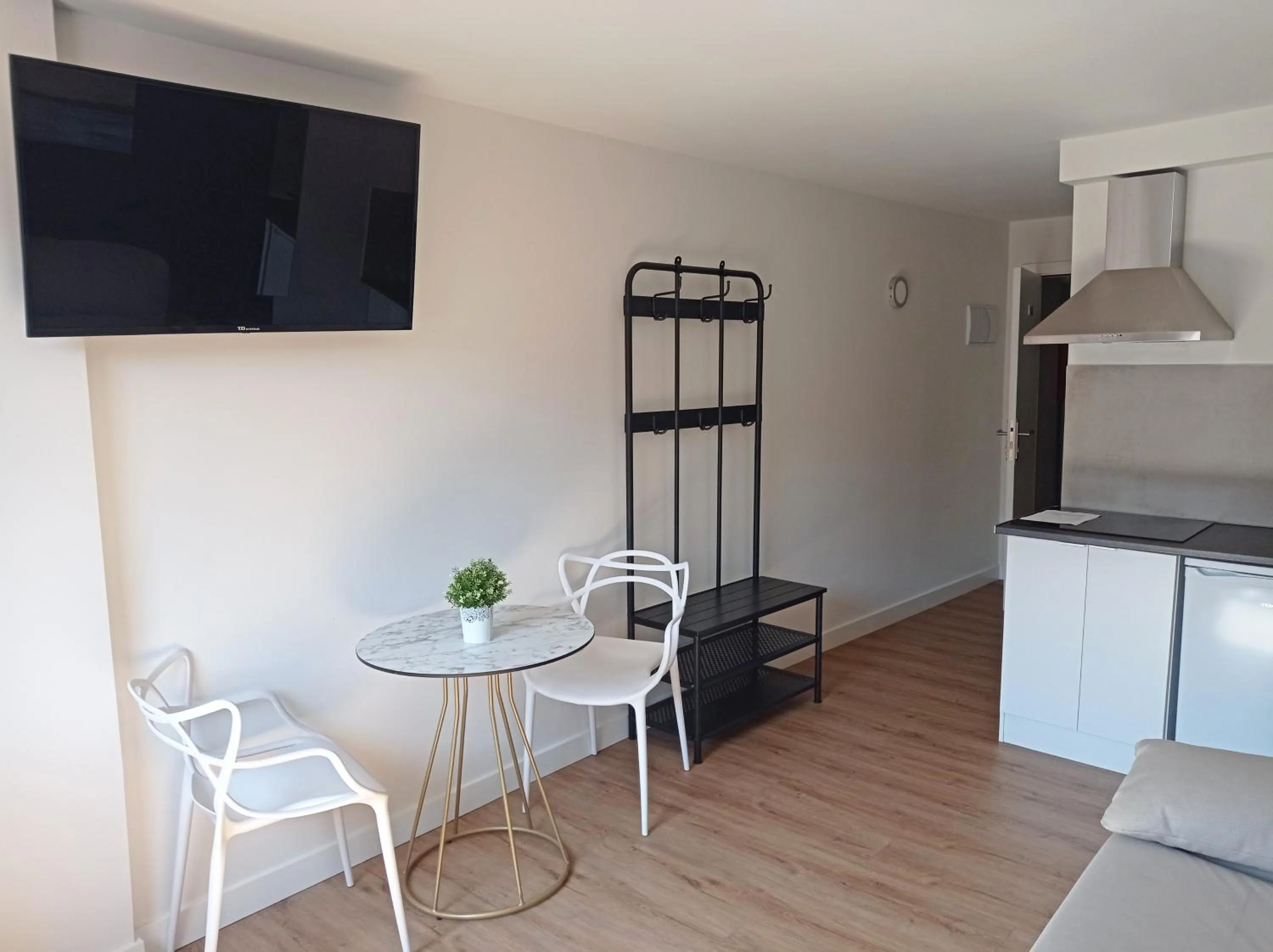 TV and multimedia in Apartamentos Hi Apartaments Santander 3000