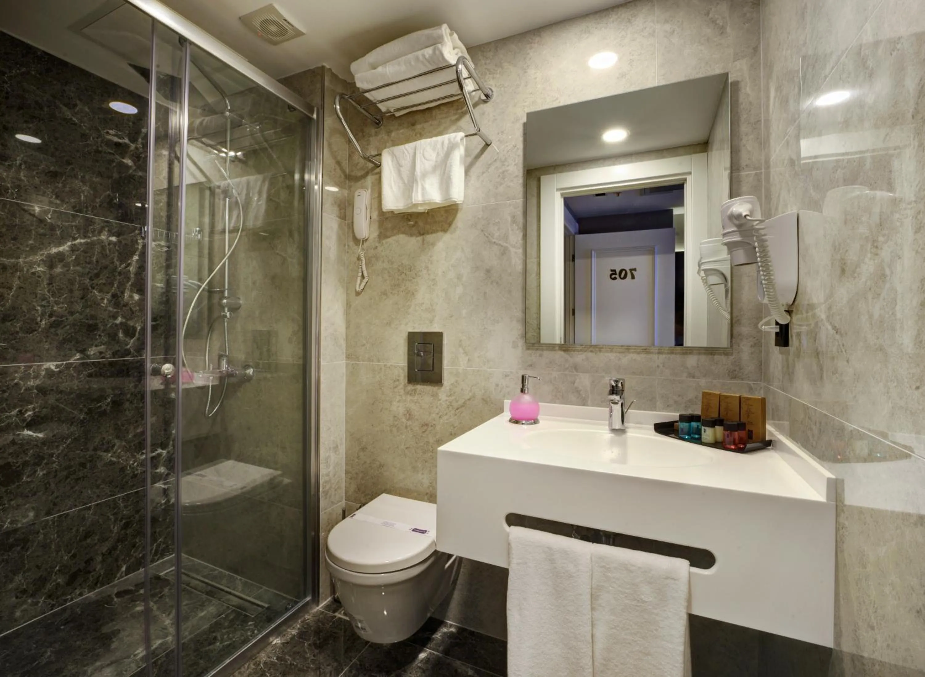 Bathroom in Dora Pera Hotel