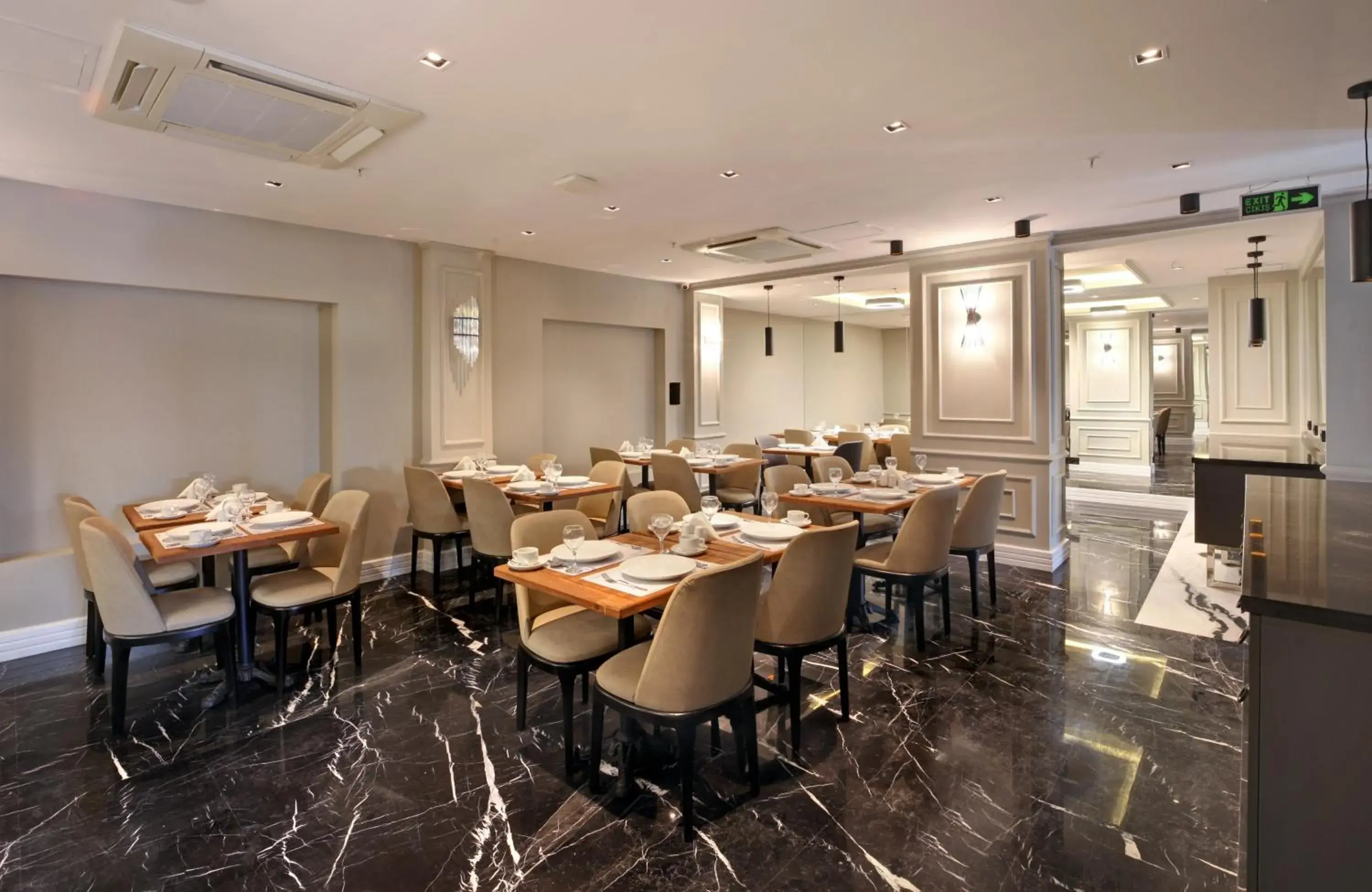 Restaurant/places to eat in Dora Pera Hotel Restaurant/places to eat in Dora Pera Hotel